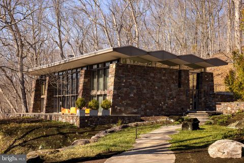 372 BROWNSBURG ROAD NEWTOWN PA 18940