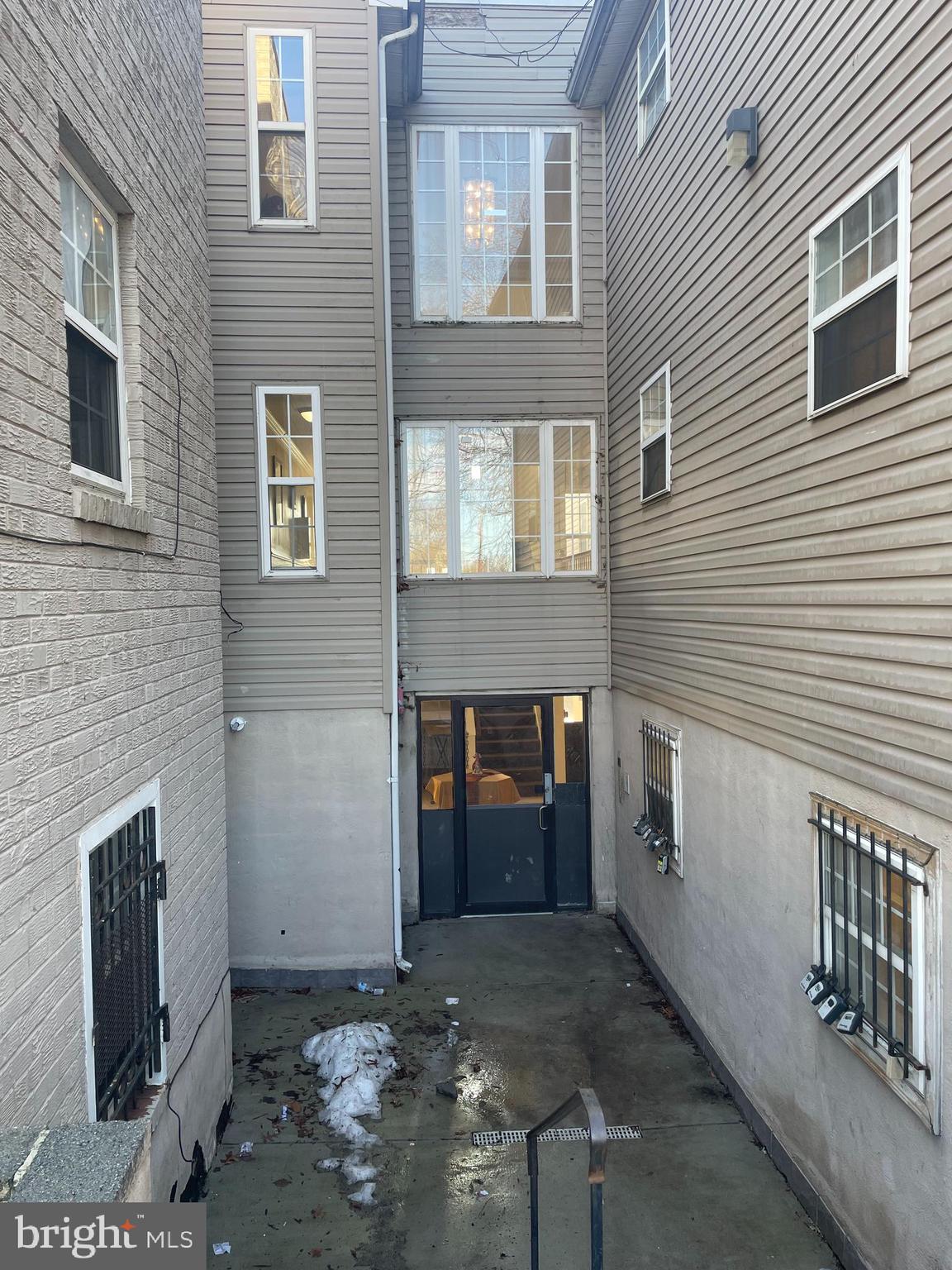 612 EASTERN AVENUE NE C02