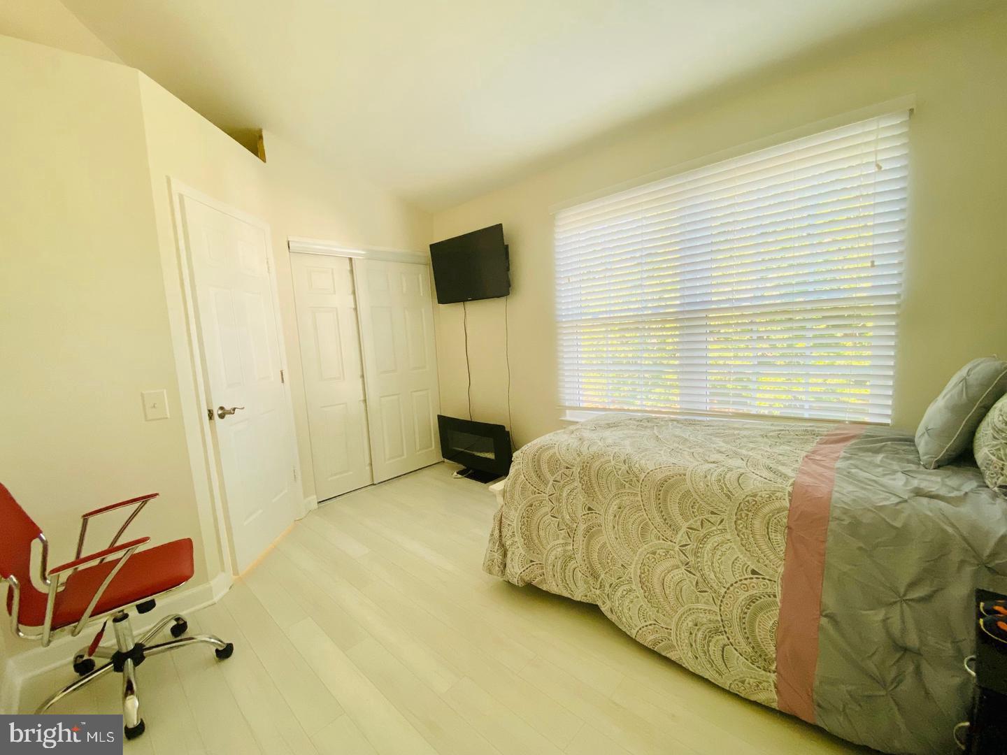 LONDON TOWN WEST - Residential Lease