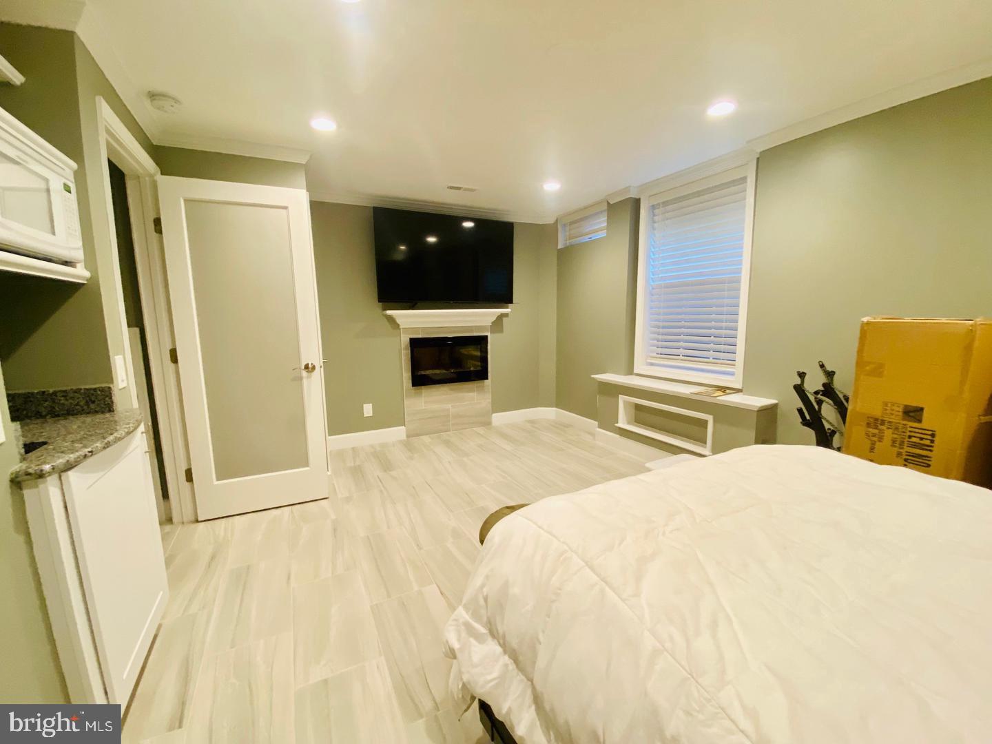 LONDON TOWN WEST - Residential Lease