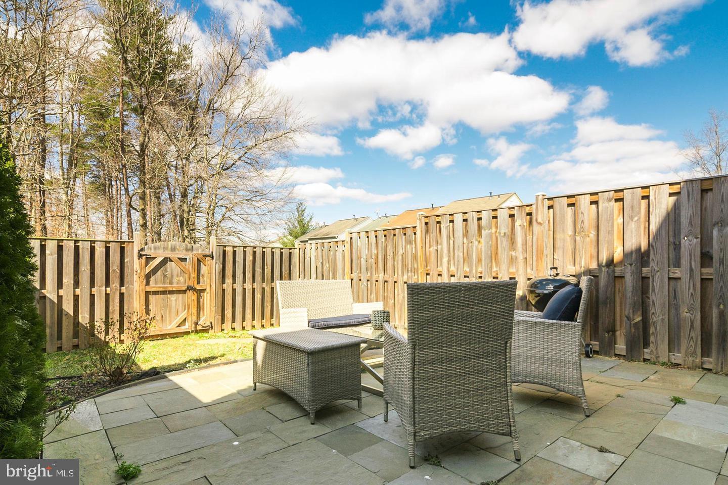 LONDON TOWN WEST - Residential Lease