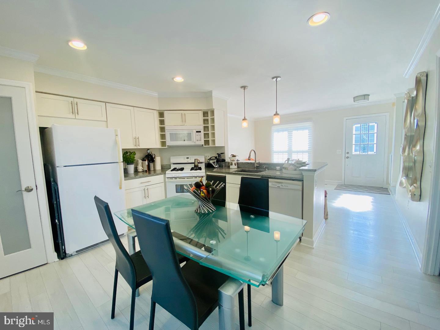 LONDON TOWN WEST - Residential Lease