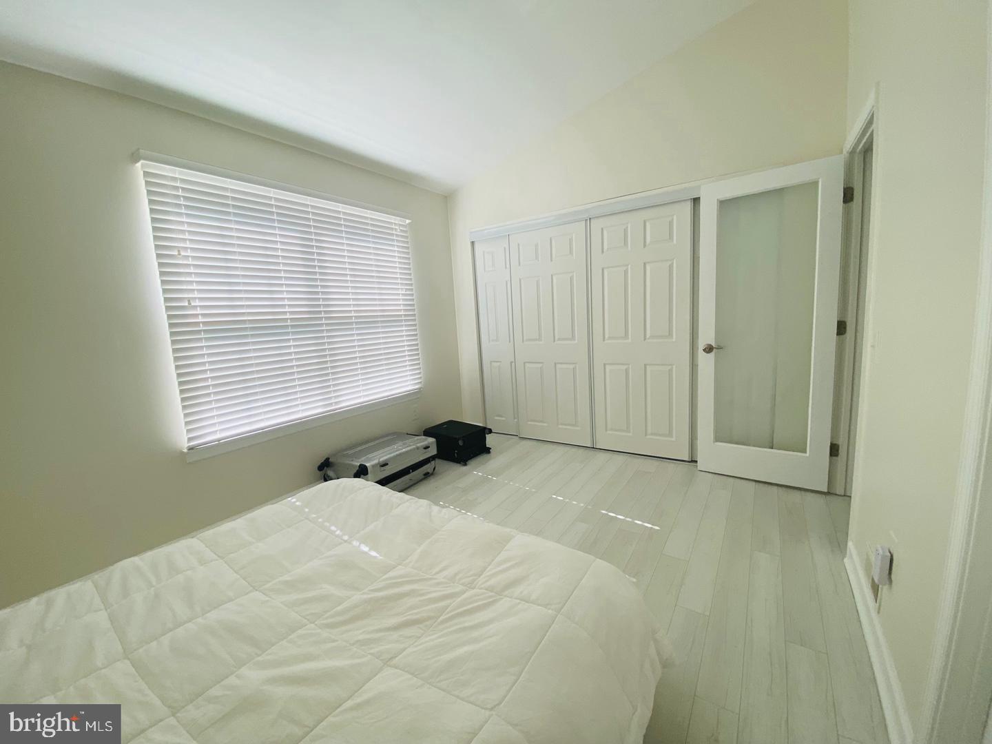 LONDON TOWN WEST - Residential Lease