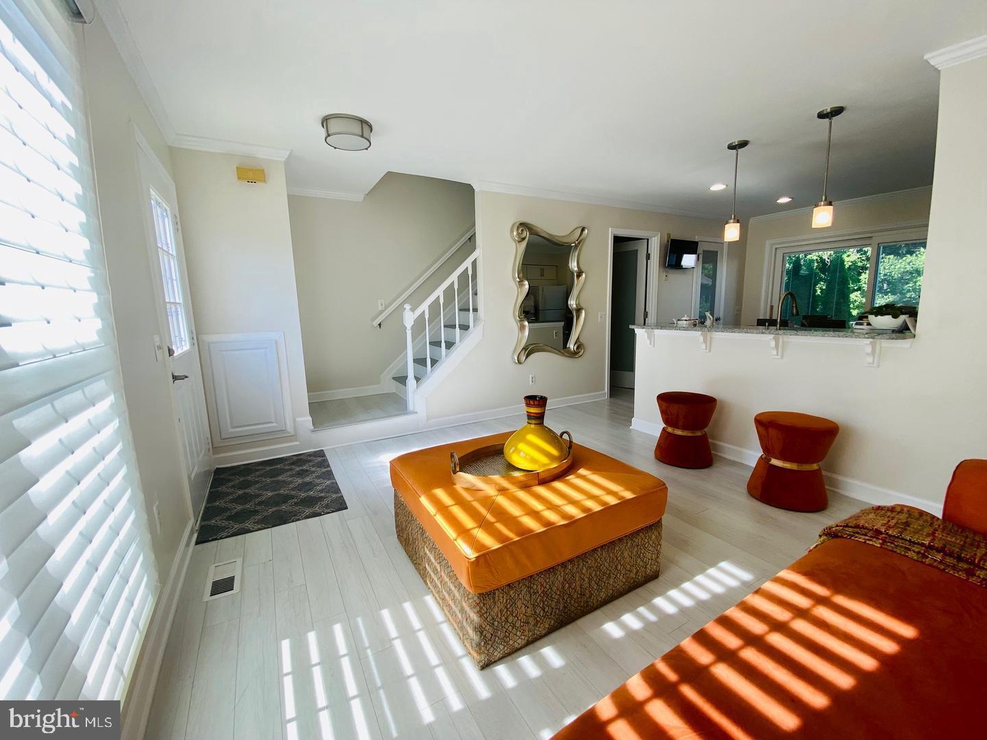 LONDON TOWN WEST - Residential Lease