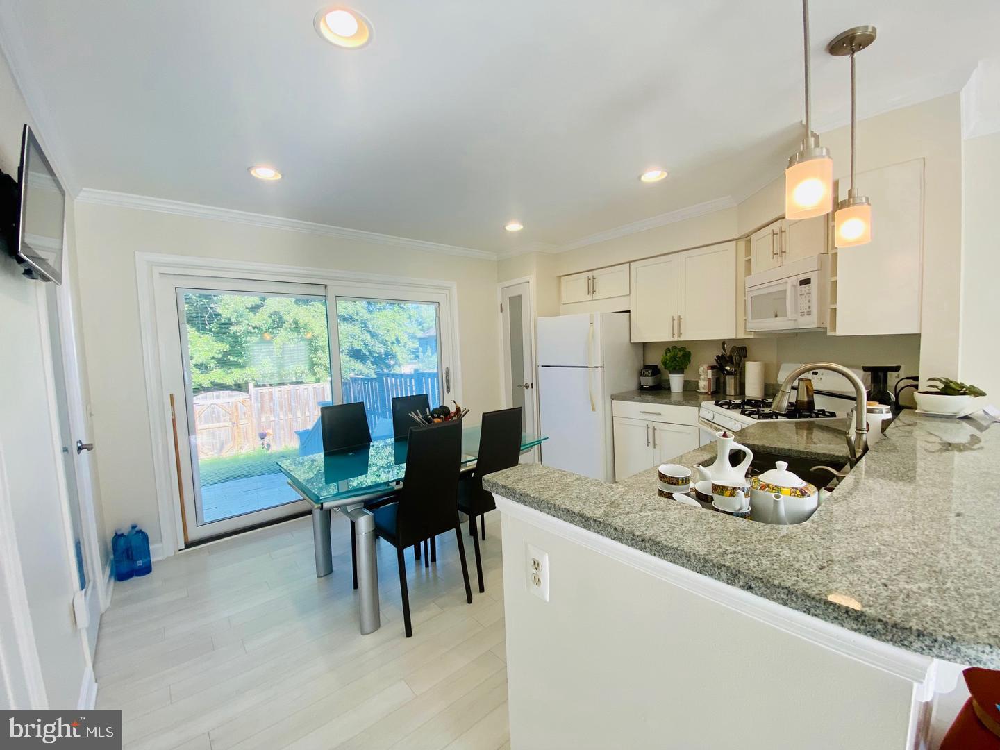 LONDON TOWN WEST - Residential Lease