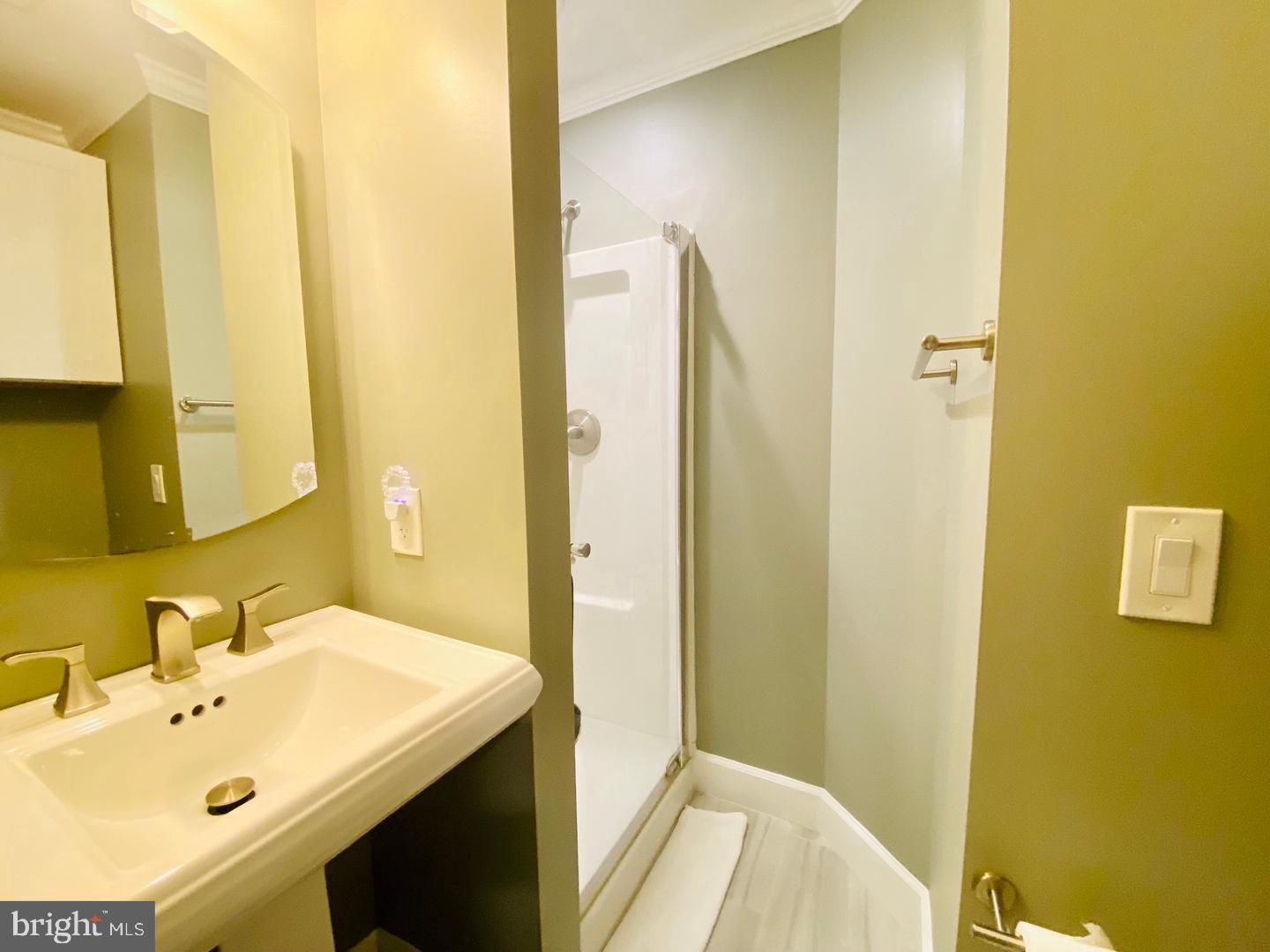 LONDON TOWN WEST - Residential Lease