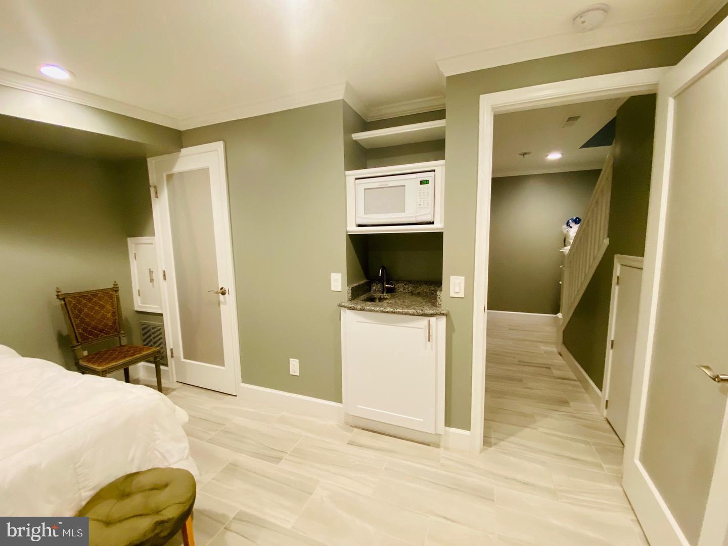 LONDON TOWN WEST - Residential Lease