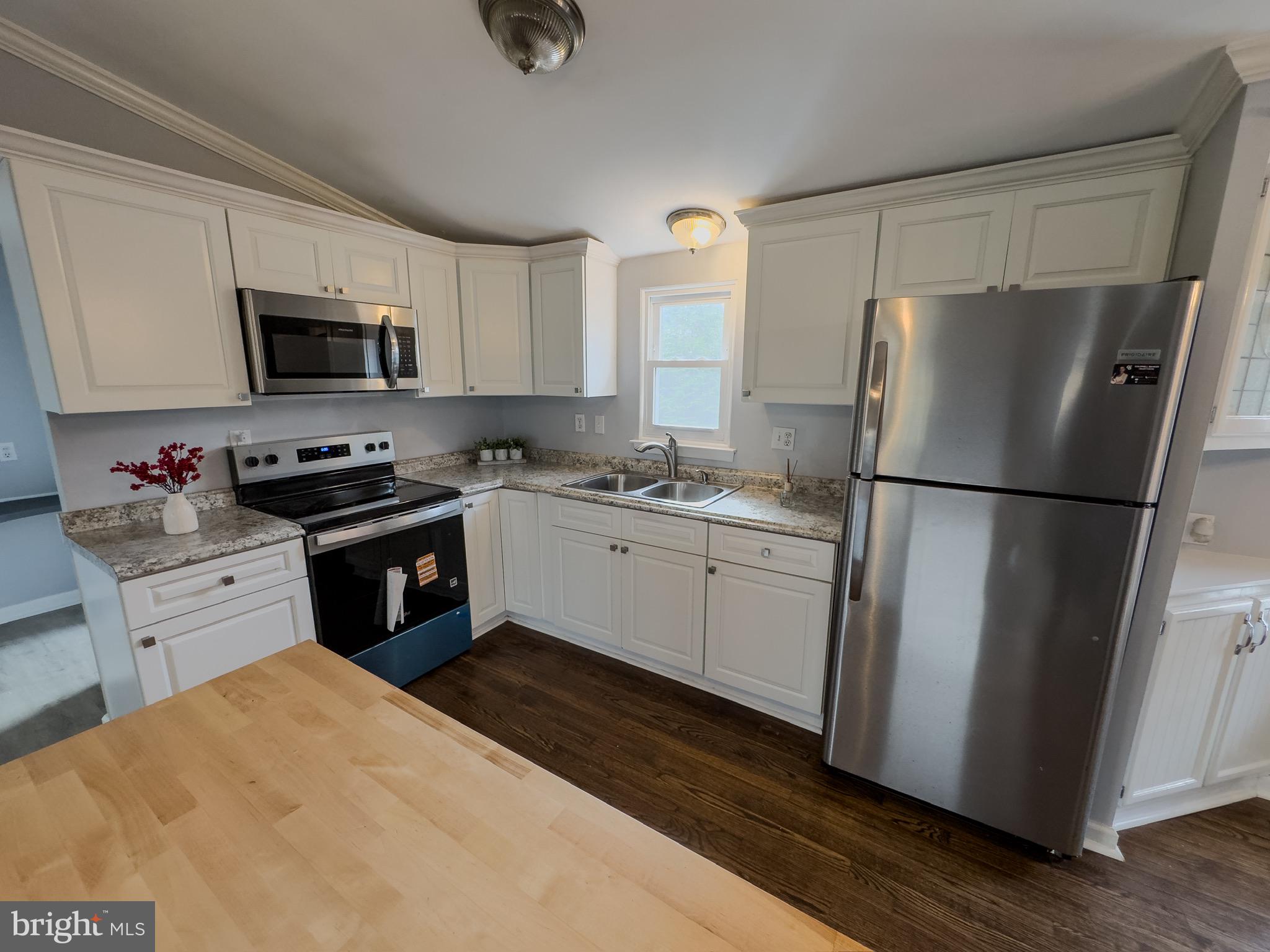 MELODYLAKESCNTRYCLUB - Residential