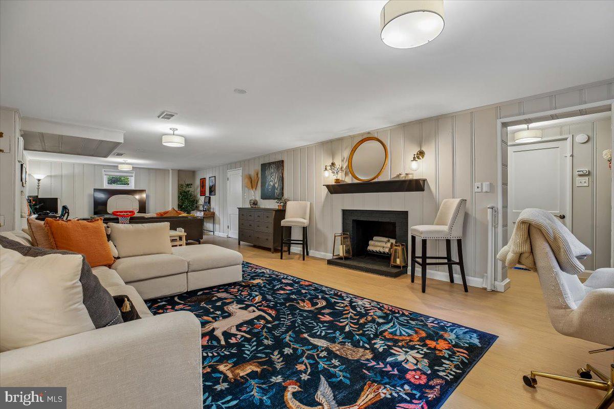 INDIAN SPRING HILLS - Residential