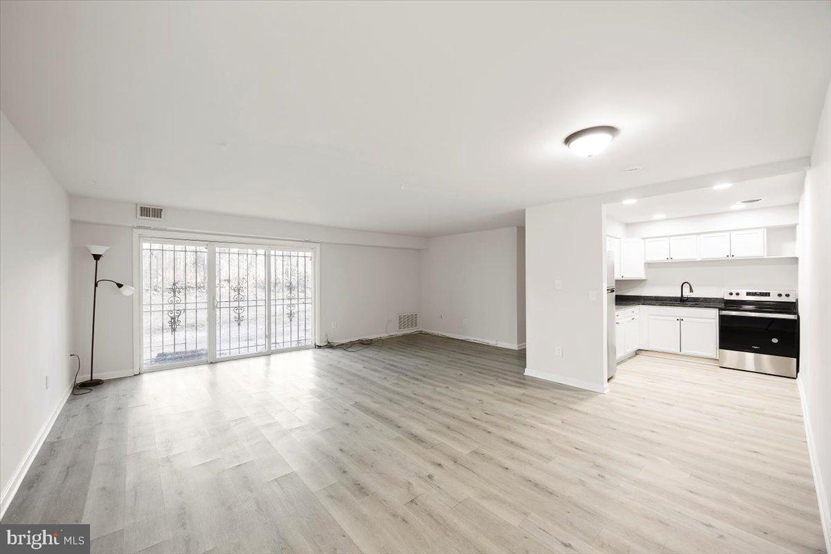 BRADBURY PARK - Residential Lease