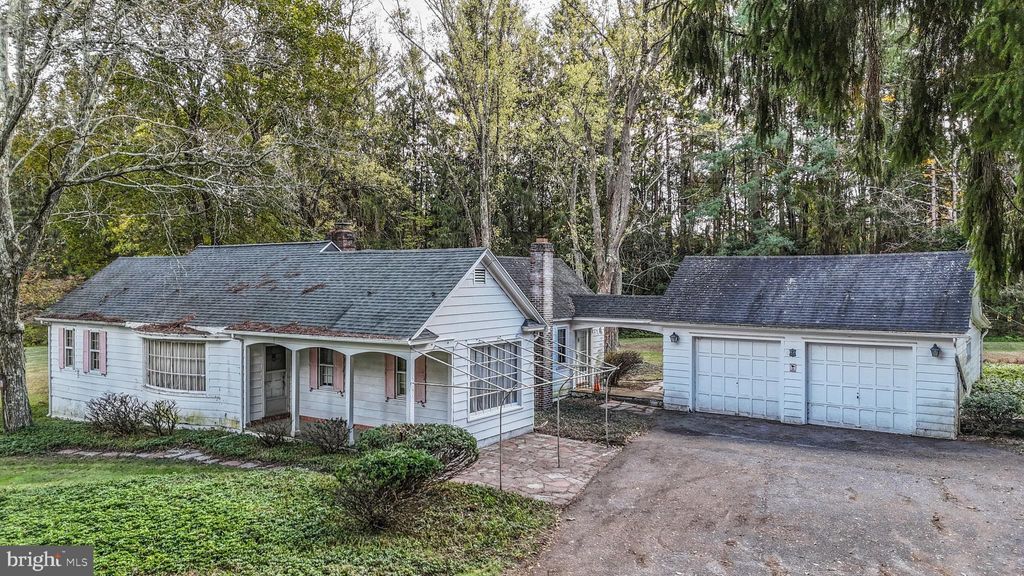 Photo of 857 Barnesville Drive, BARNESVILLE, PA 18214 (MLS # PASK2023804)
