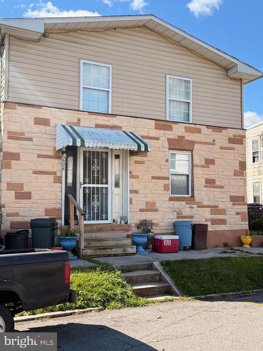 Come check out this spacious 3 bed 2 full bath home. There is lots of potential here, you don't want to miss out. This property has a large fenced in yard, perfect for gatherings. Schedule your showing today.