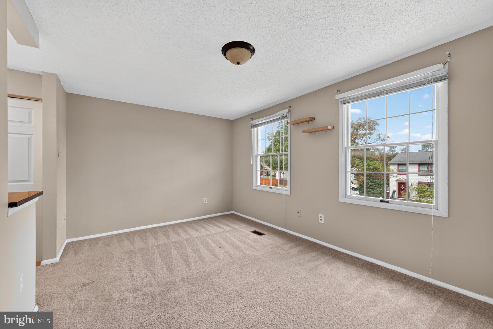 D EVEREUX WEST - Residential