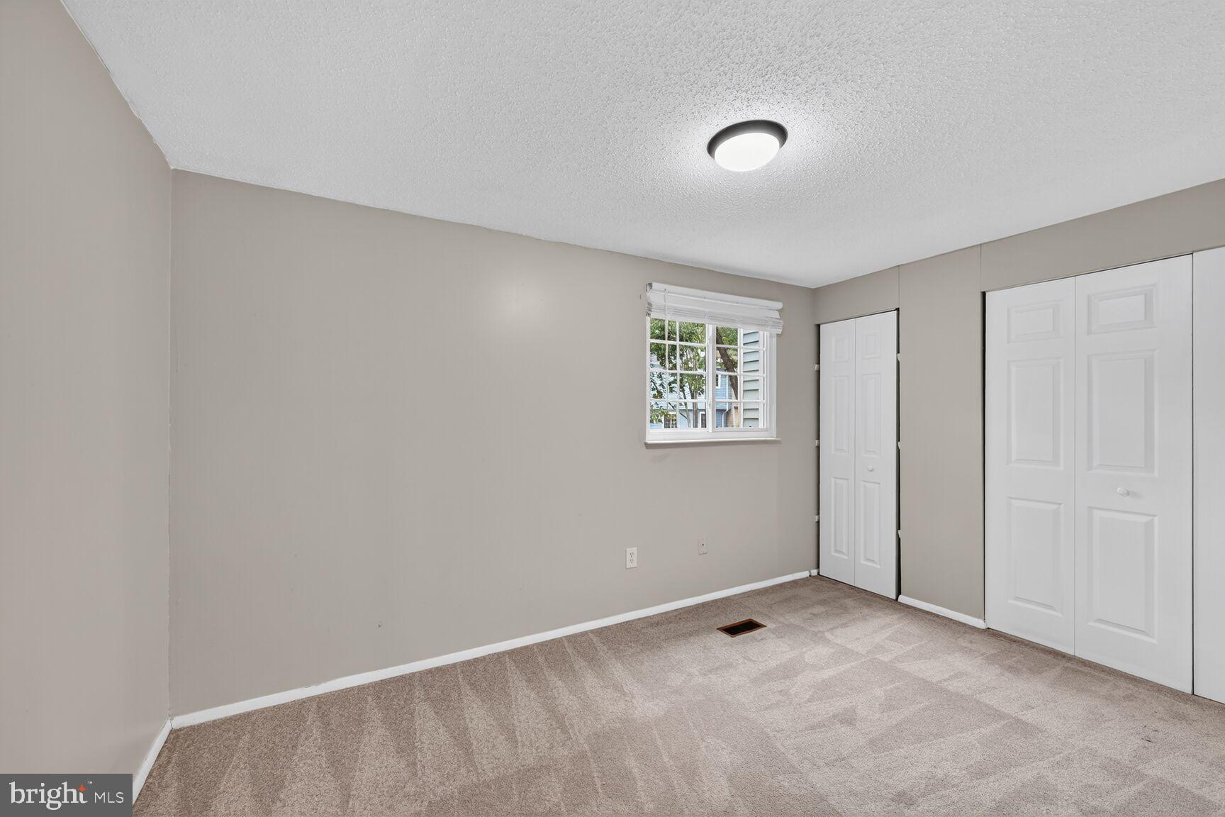 D EVEREUX WEST - Residential