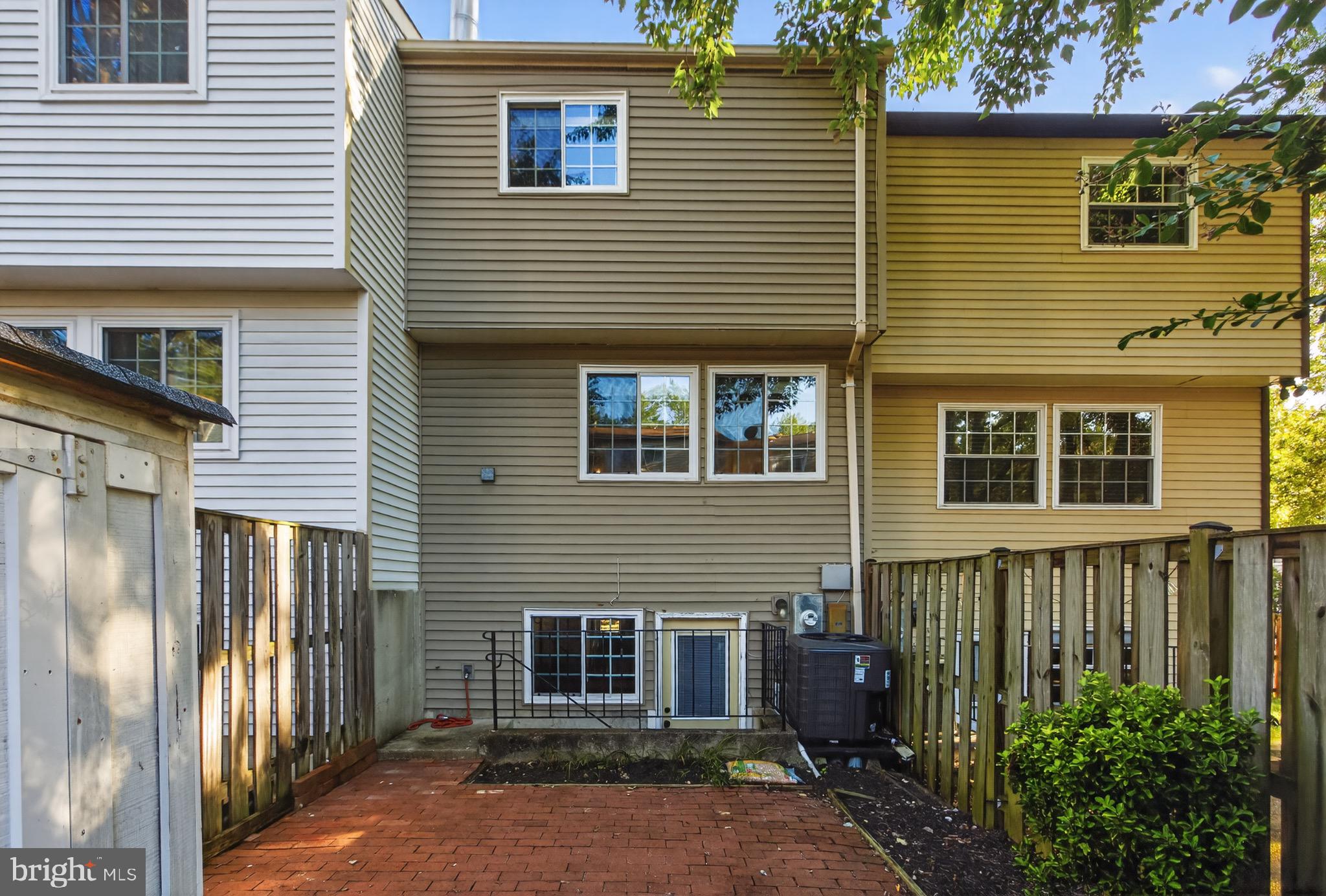 D EVEREUX WEST - Residential