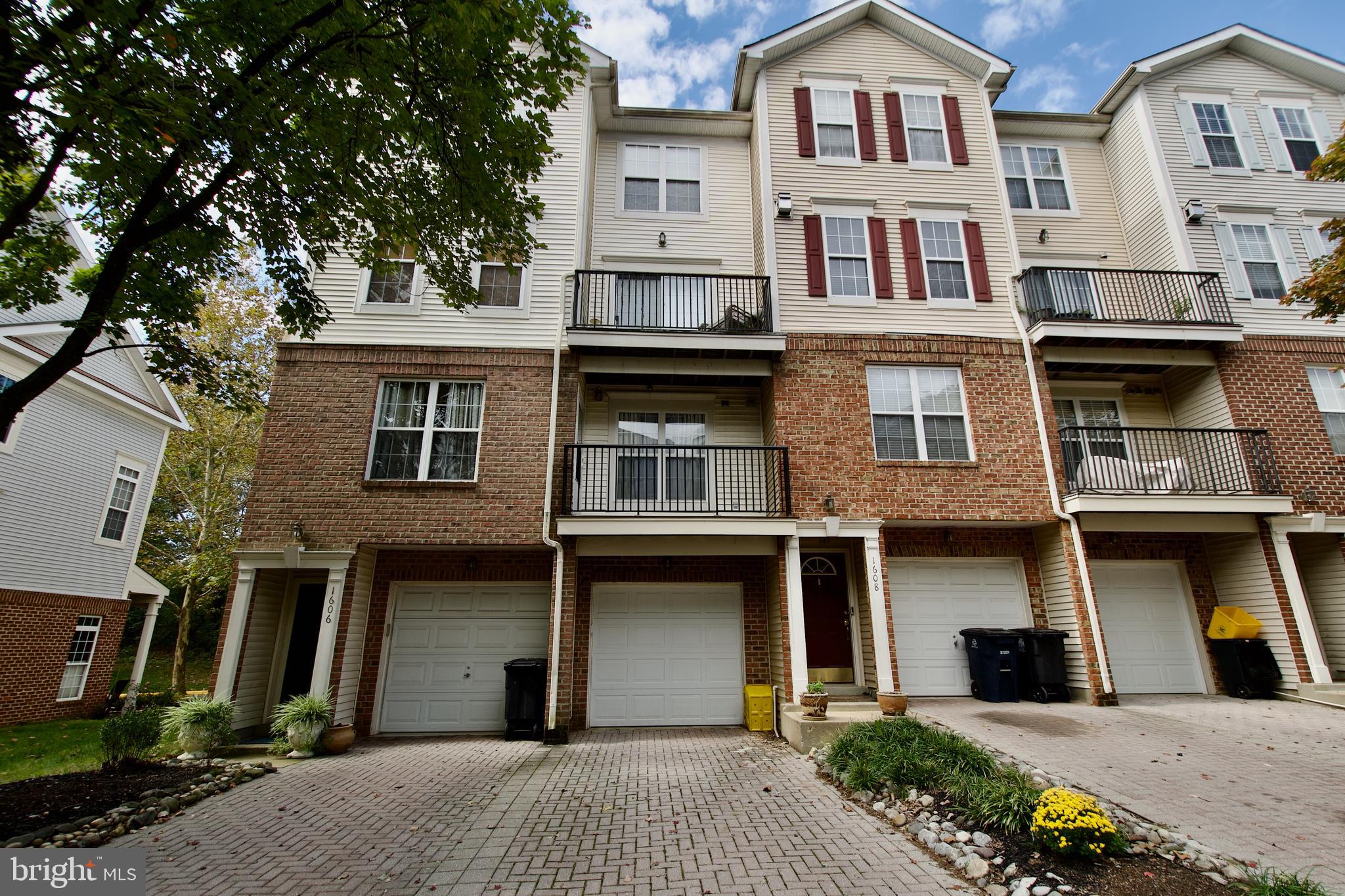 WOODVIEW VILLAGE WEST - Residential