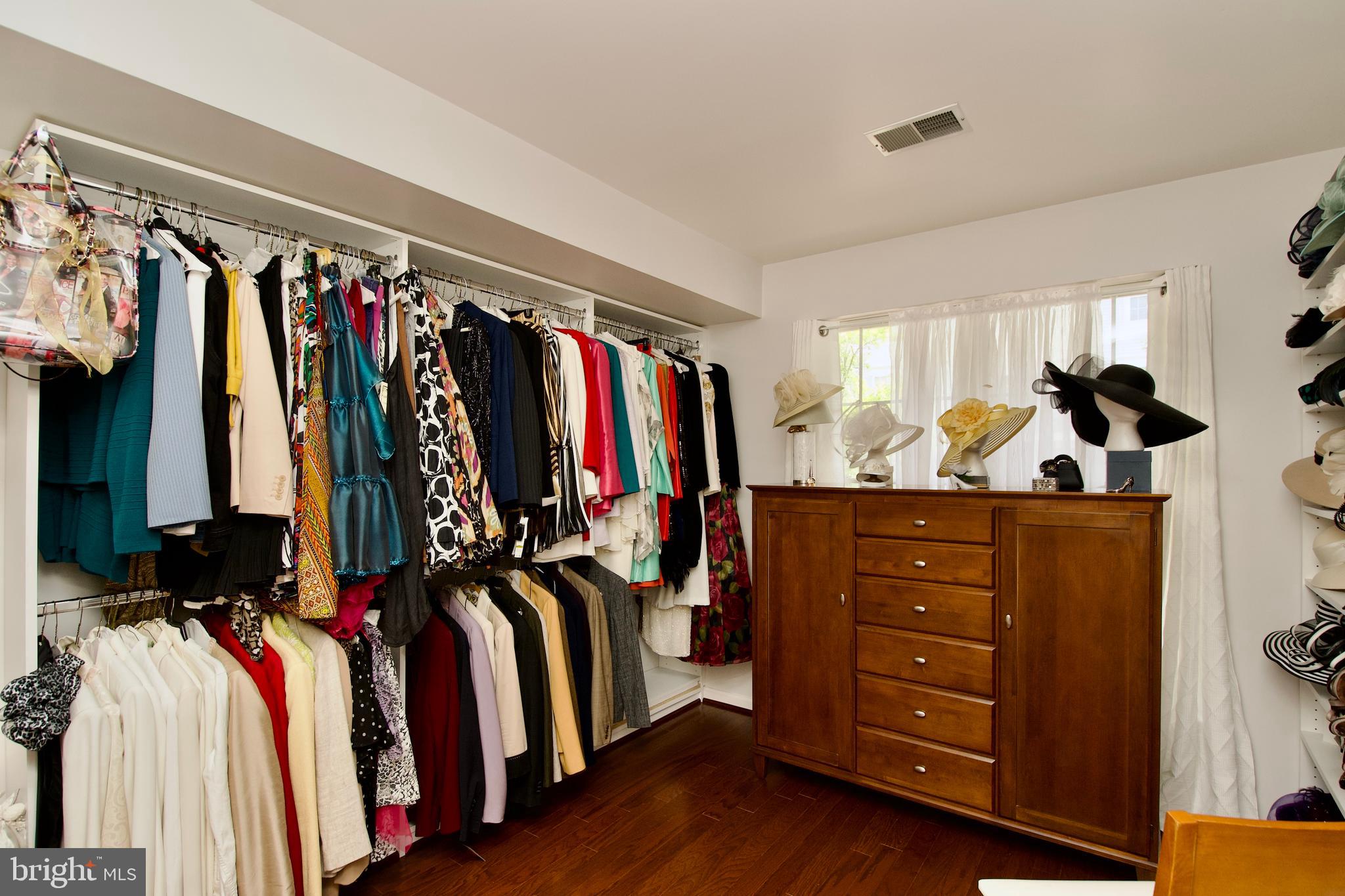 WOODVIEW VILLAGE WEST - Residential