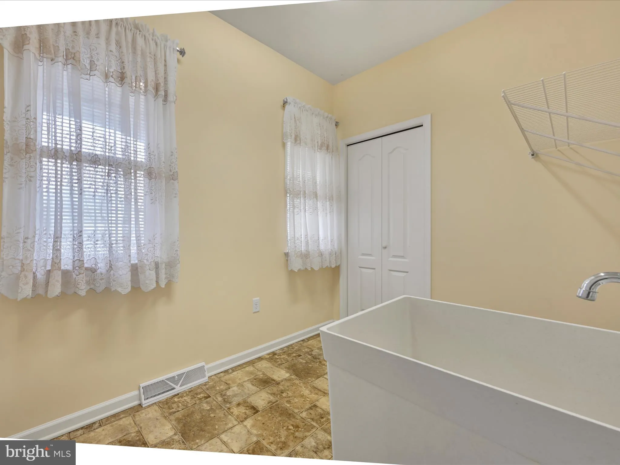 Ephrata, Pennsylvania 17522, United States, 3 Bedrooms Bedrooms, ,2 BathroomsBathrooms,Residential,Pending,7979