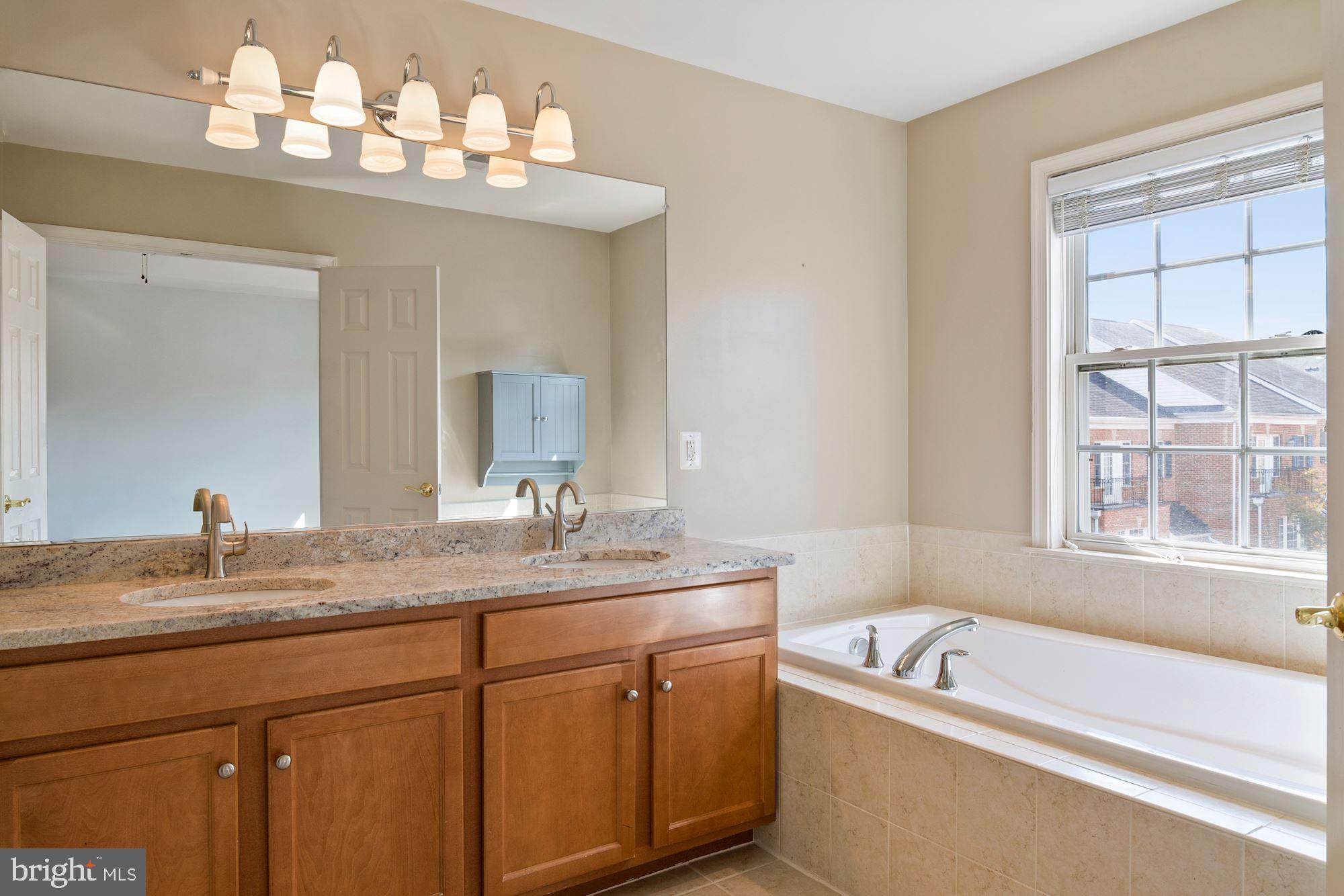 BELMONT CENTER - Residential