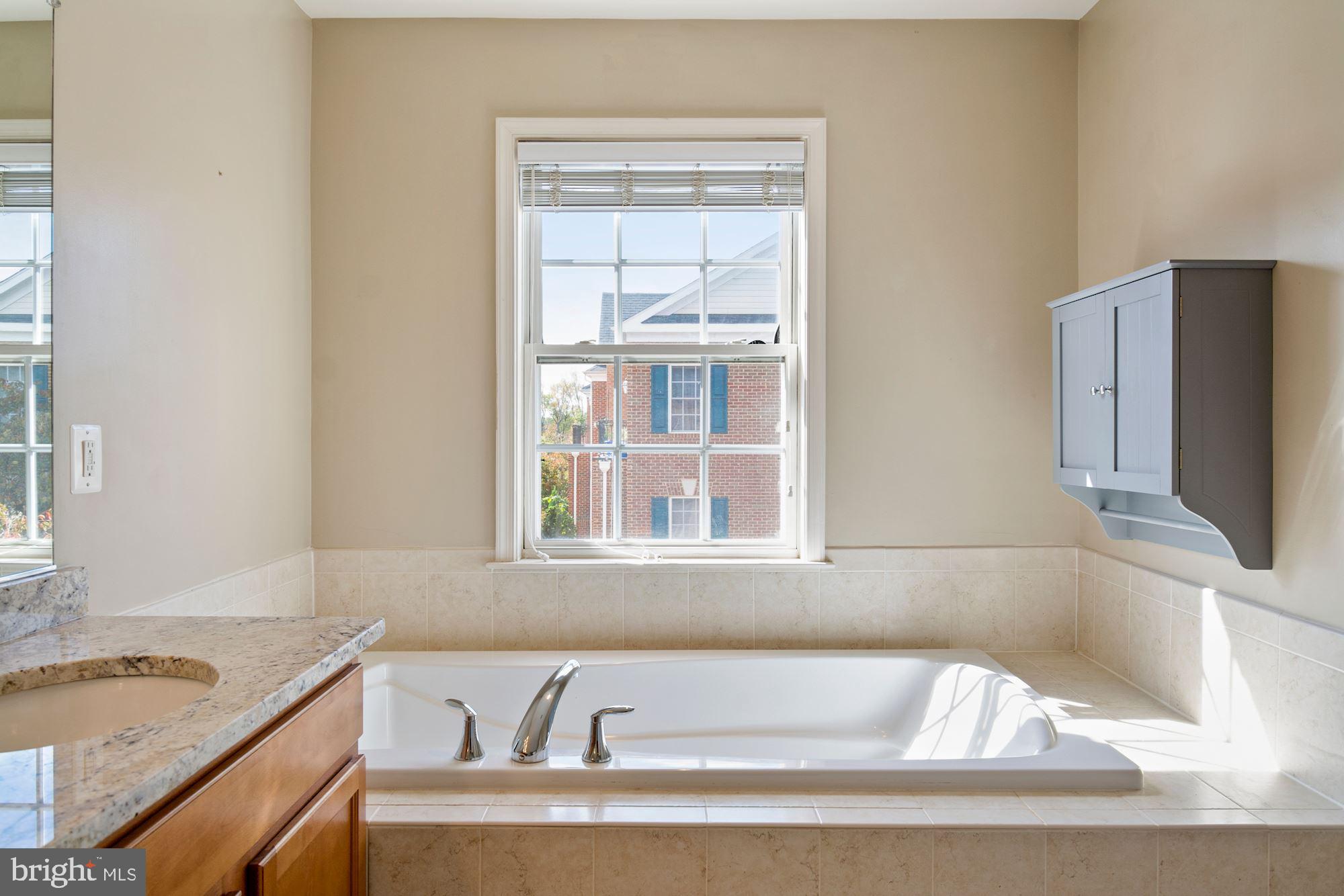 BELMONT CENTER - Residential