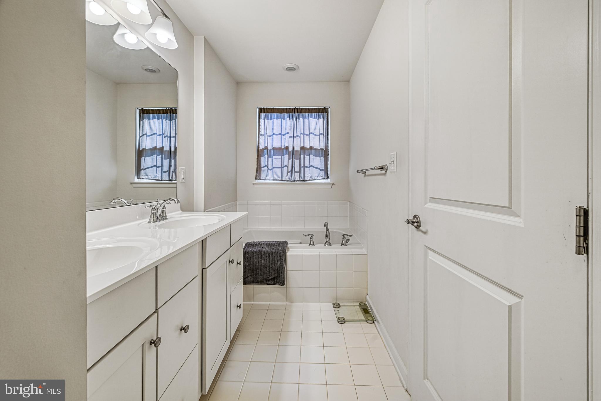 THE VILLAGE AT COURTHOUSE COMMONS - Residential