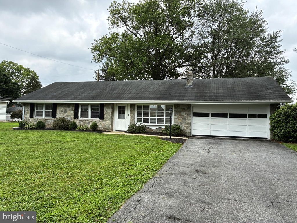 Photo of 68 Glen Moore Circle, LANCASTER, PA 17601 (MLS # PALA2073782)