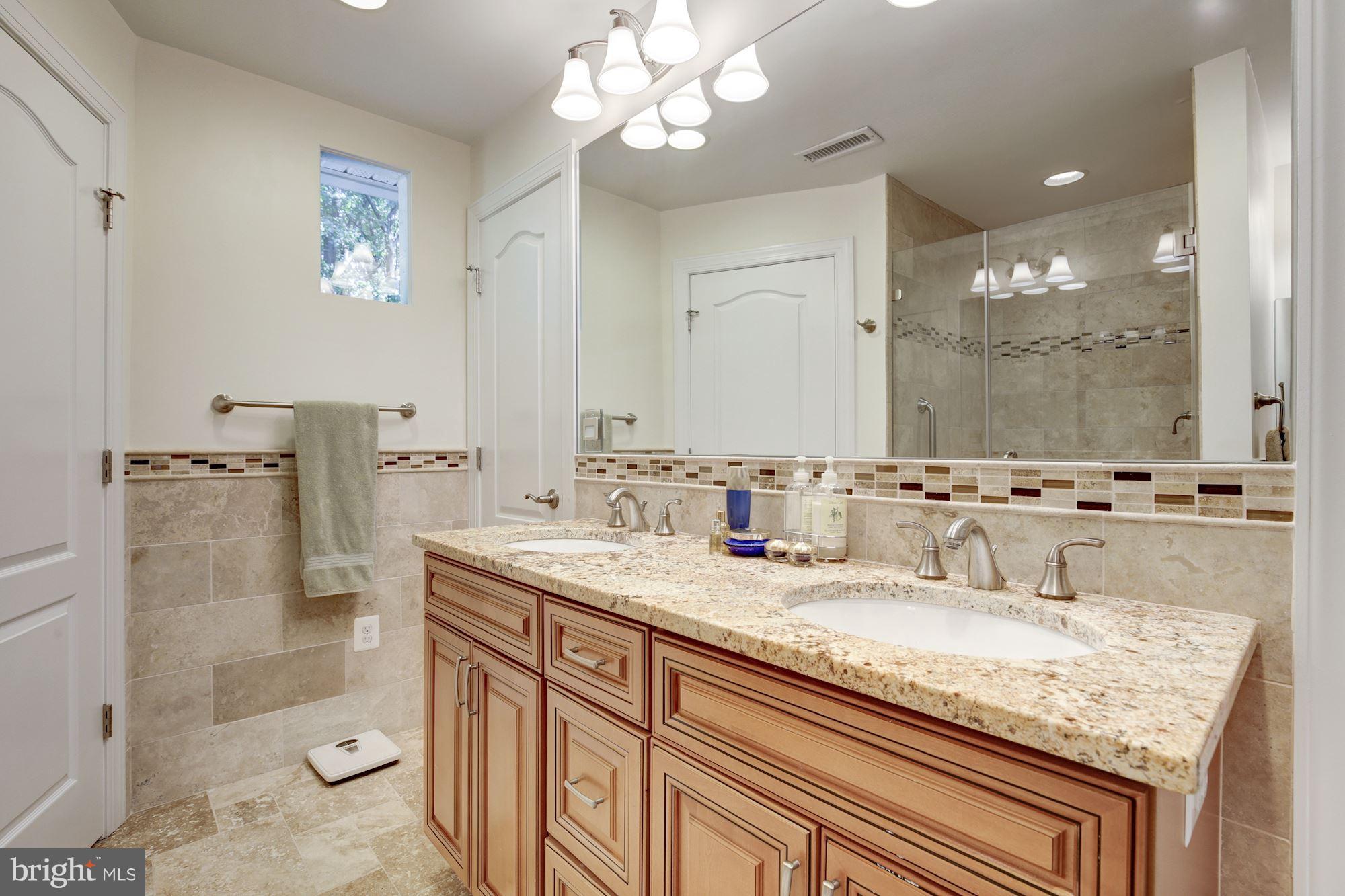 MCLEAN KNOLLS - Residential