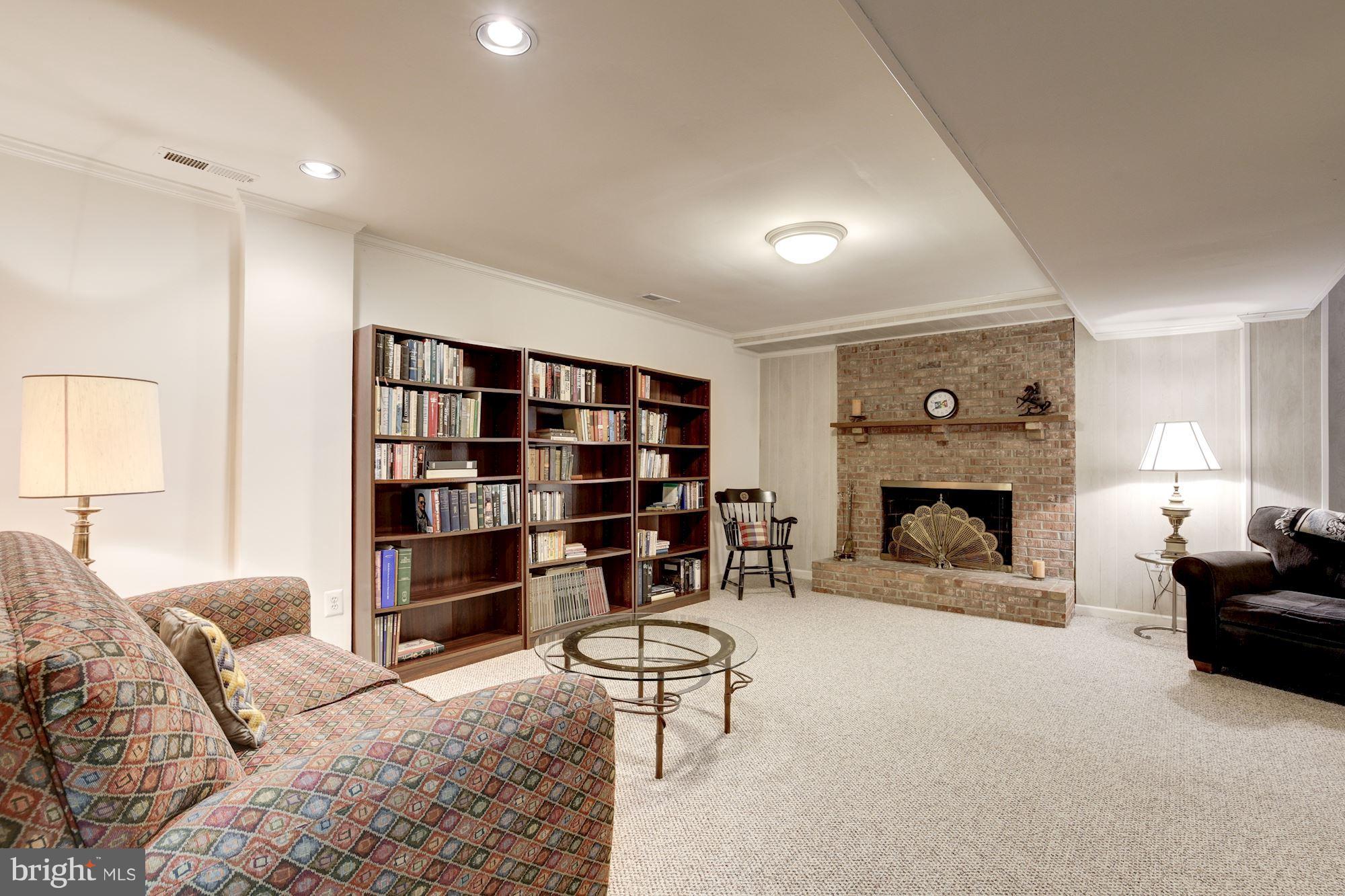 MCLEAN KNOLLS - Residential