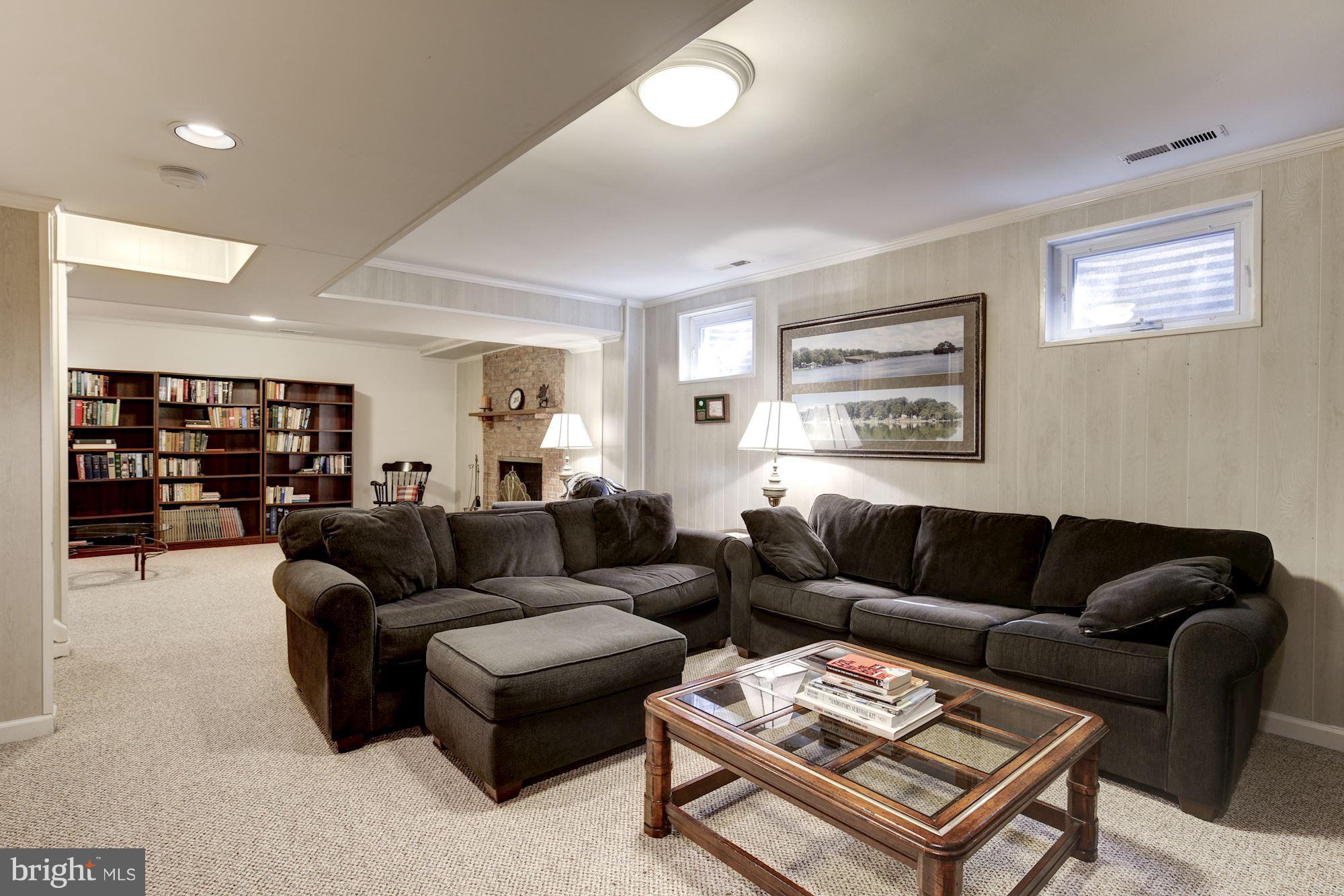 MCLEAN KNOLLS - Residential