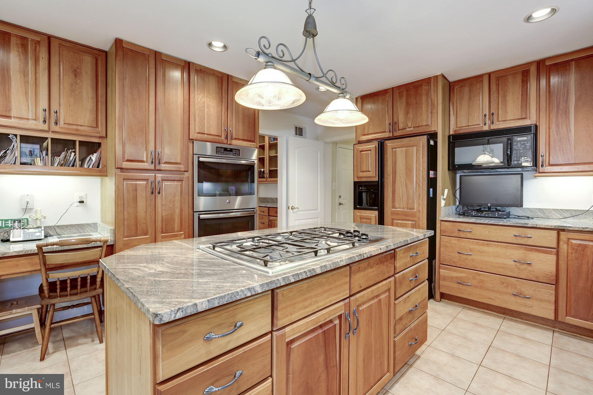 MCLEAN KNOLLS - Residential