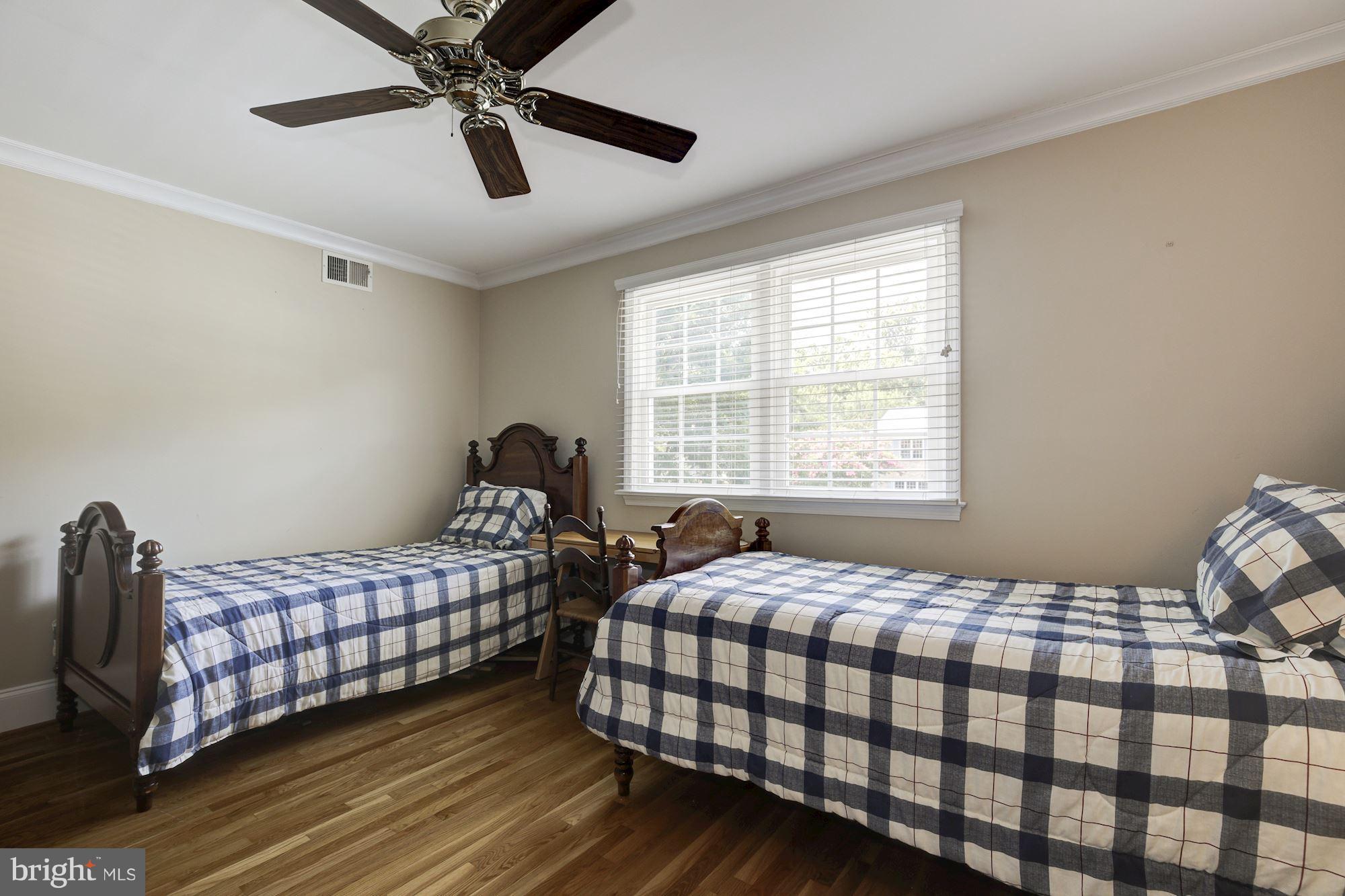 MCLEAN KNOLLS - Residential