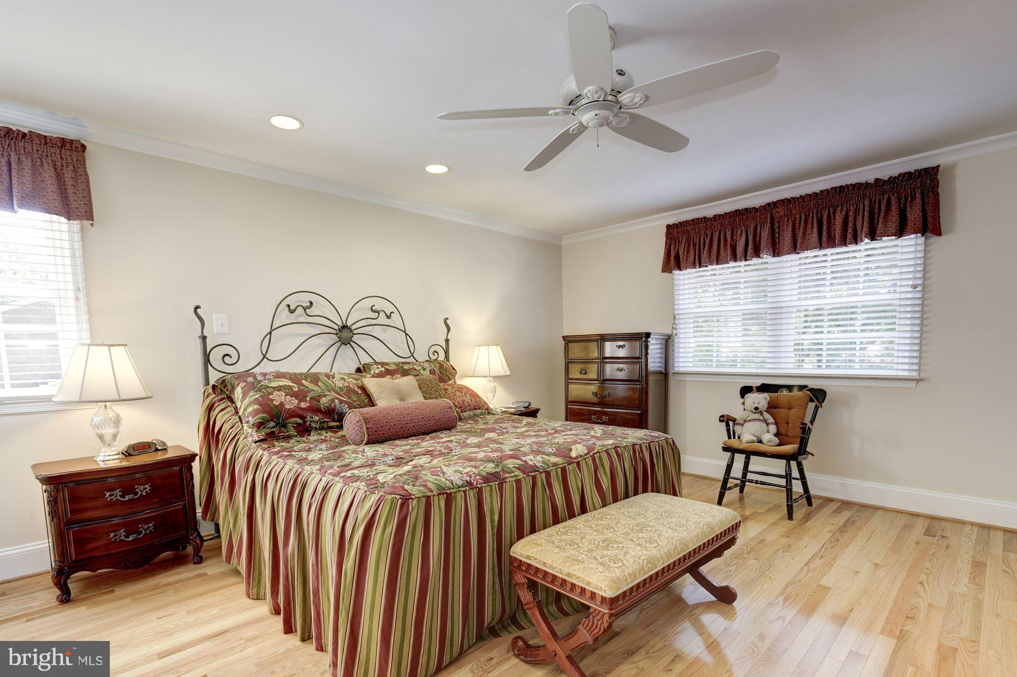 MCLEAN KNOLLS - Residential