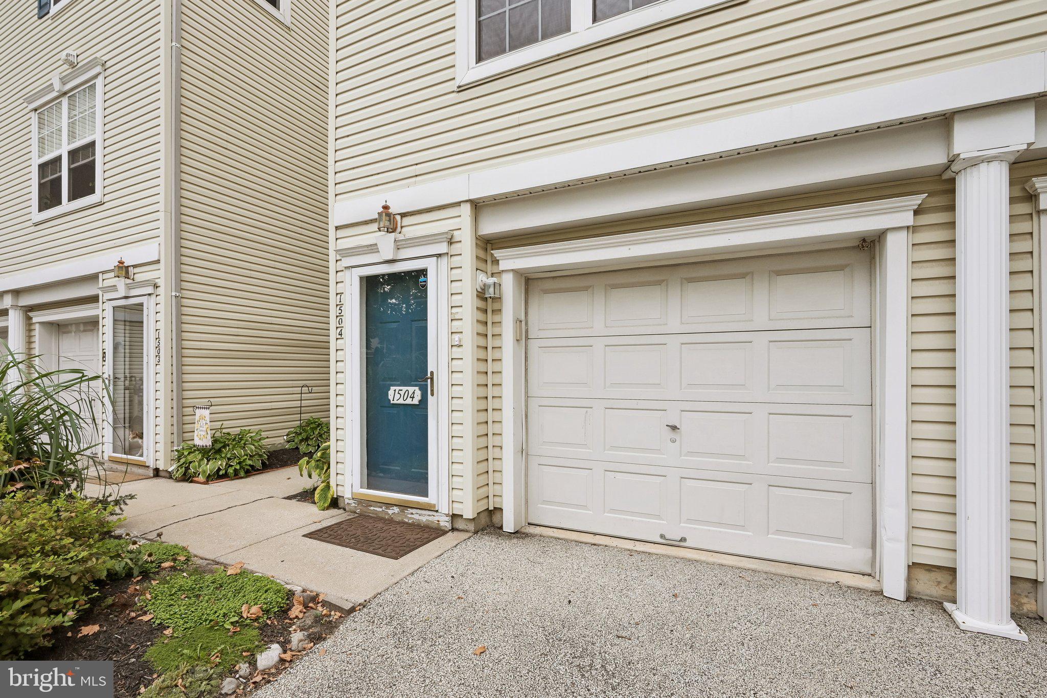 1504 LAKESIDE DRIVE