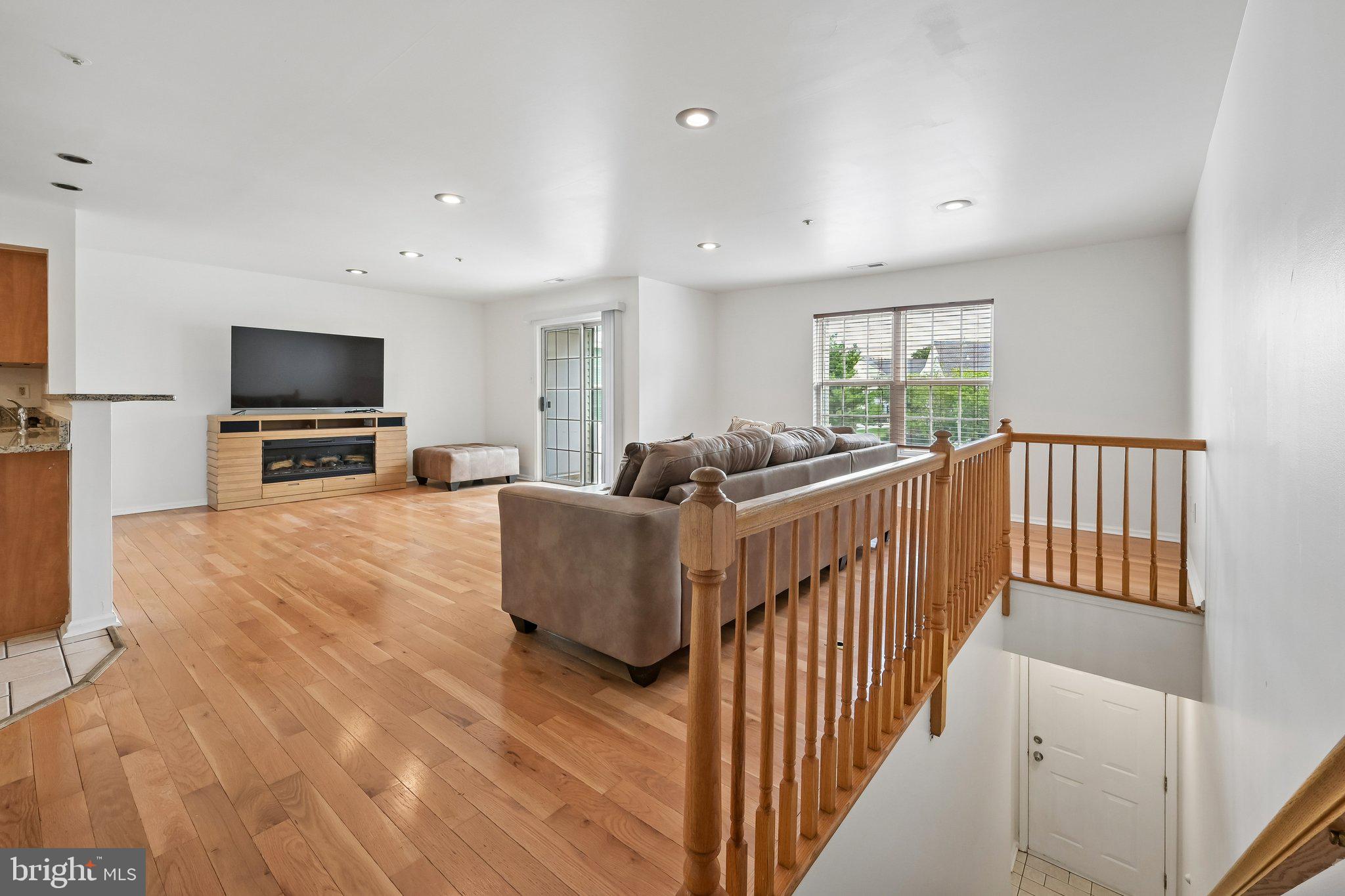 1504 LAKESIDE DRIVE