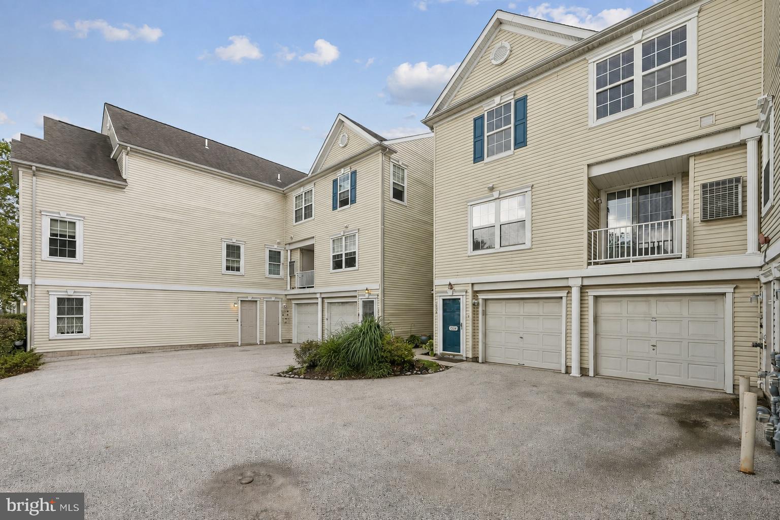 1504 LAKESIDE DRIVE