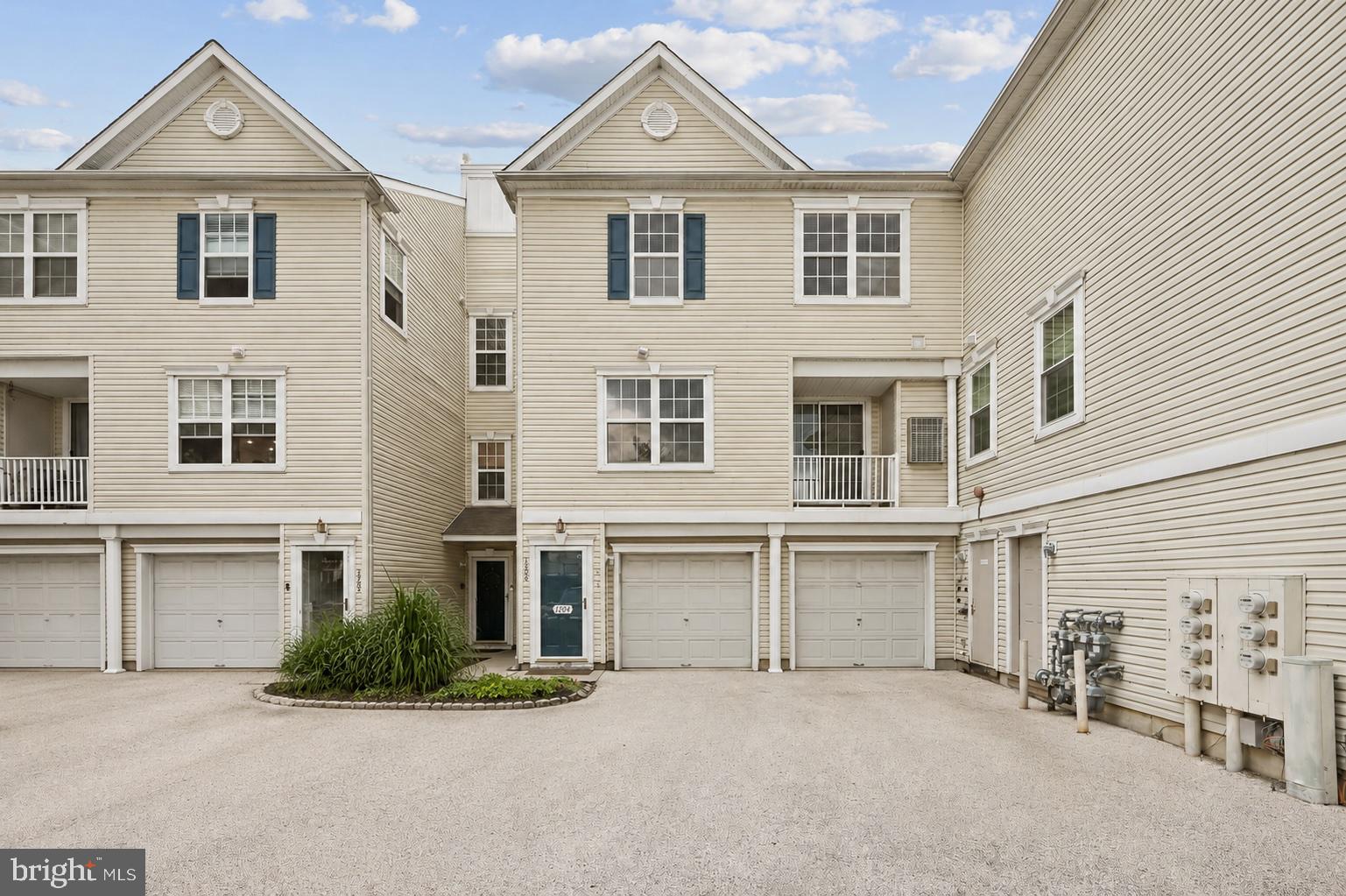 1504 LAKESIDE DRIVE
