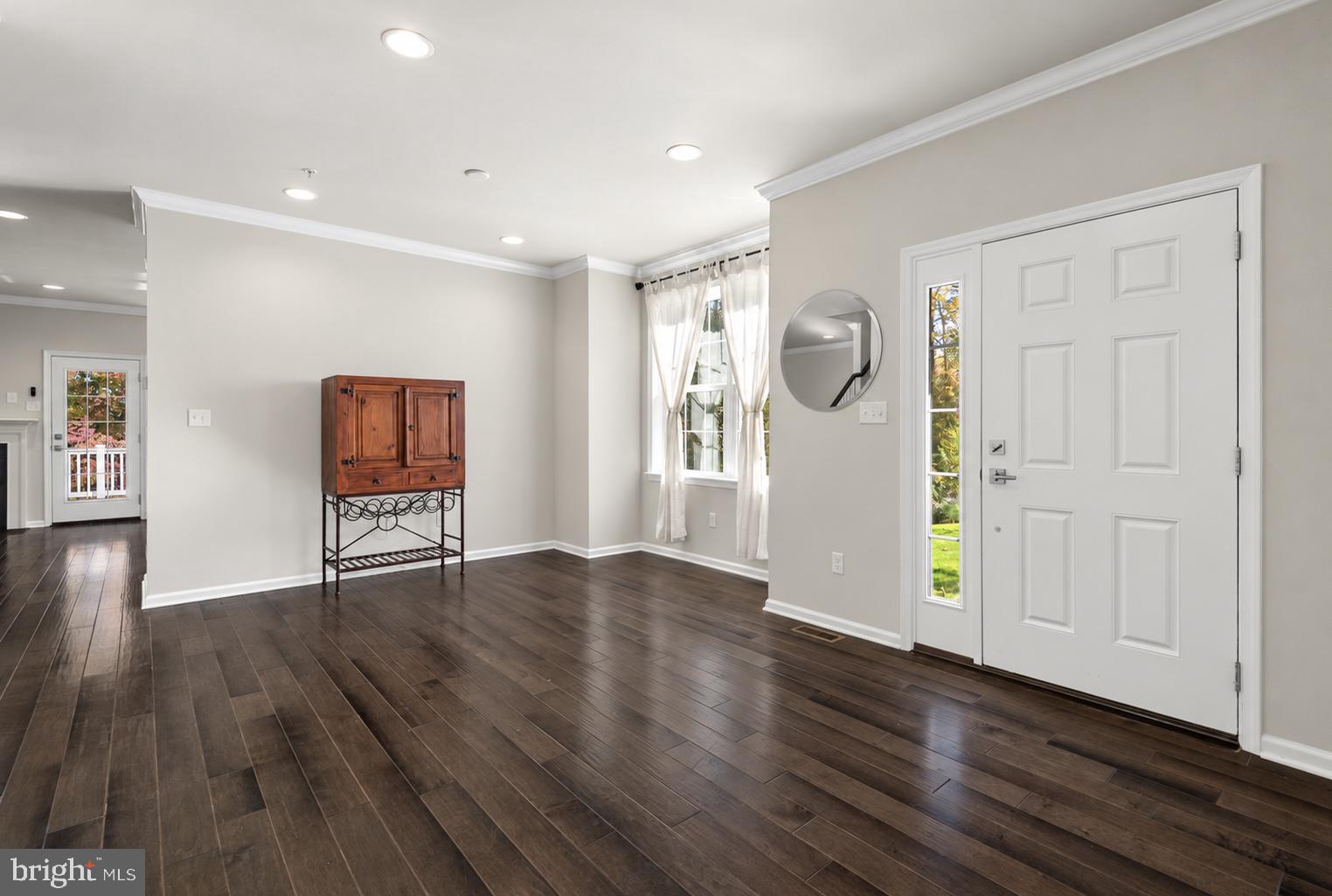 1224 ISAAC WAY