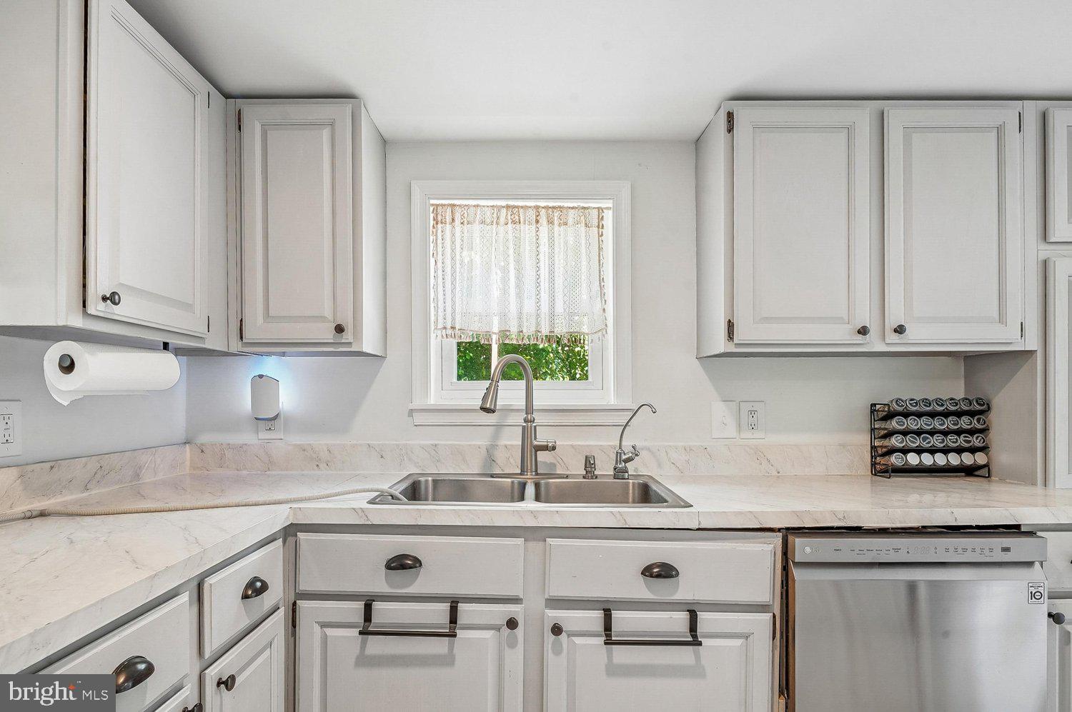 CEDARHURST ON THE BAY - Residential
