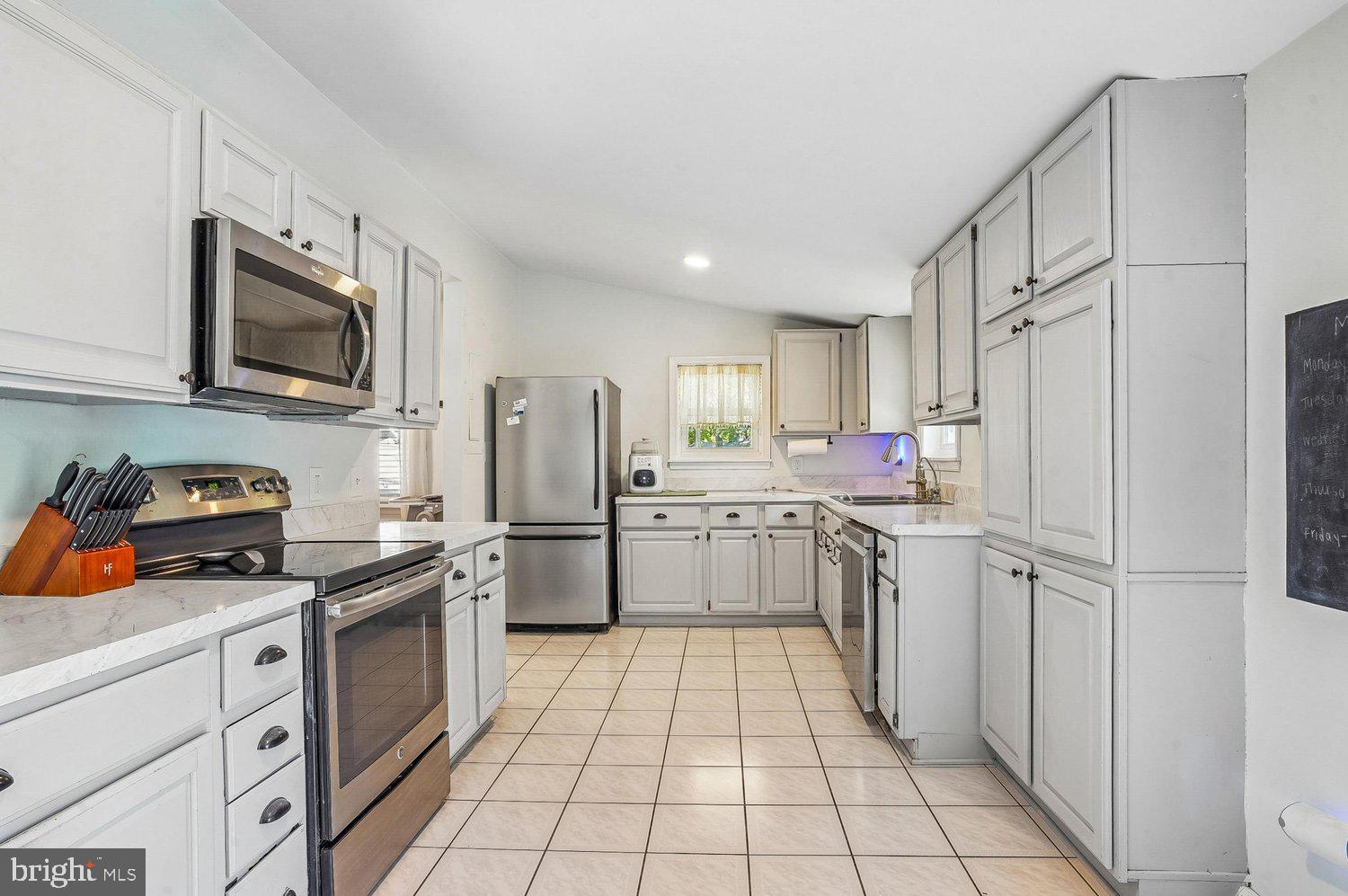 CEDARHURST ON THE BAY - Residential