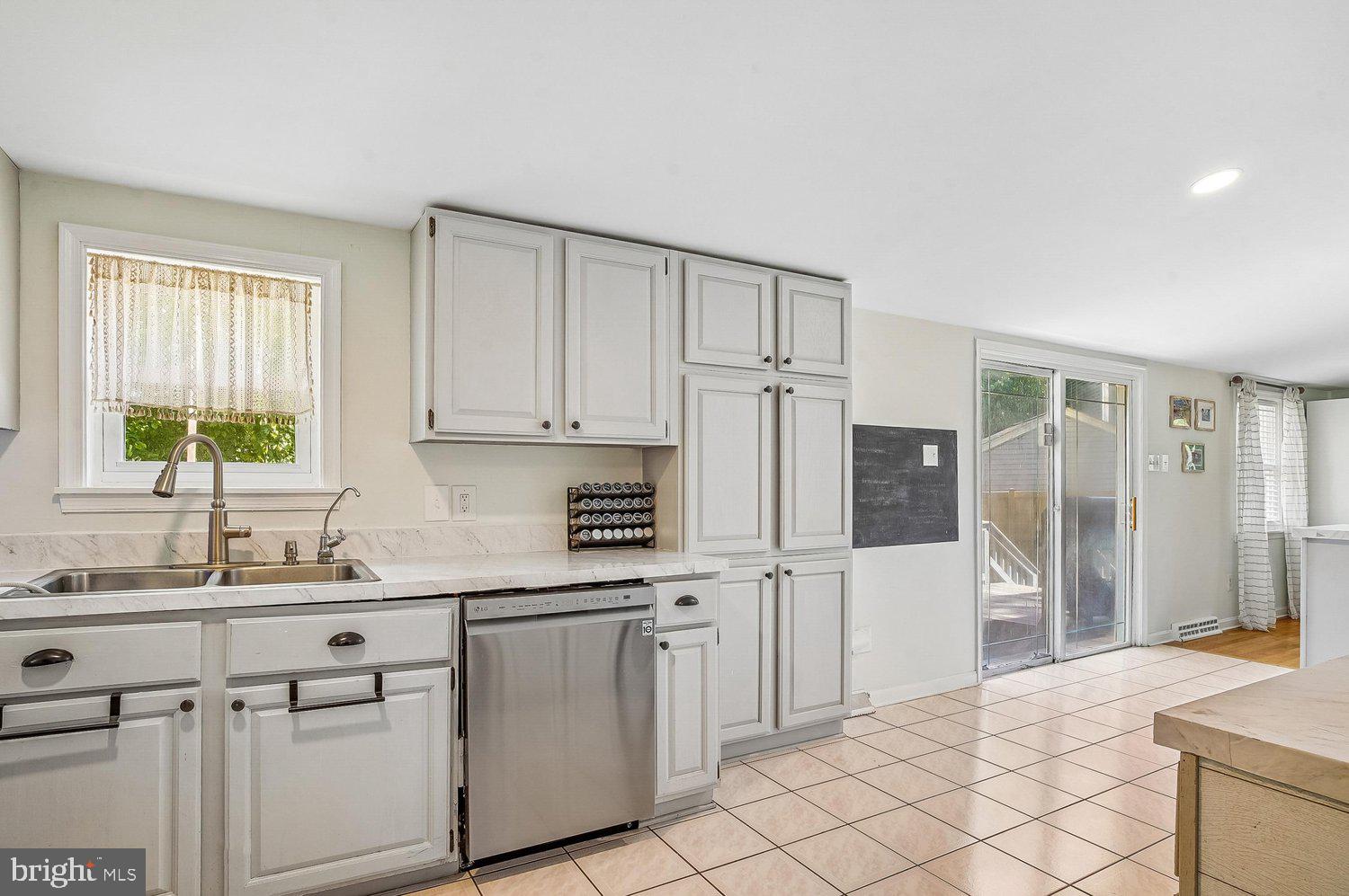 CEDARHURST ON THE BAY - Residential