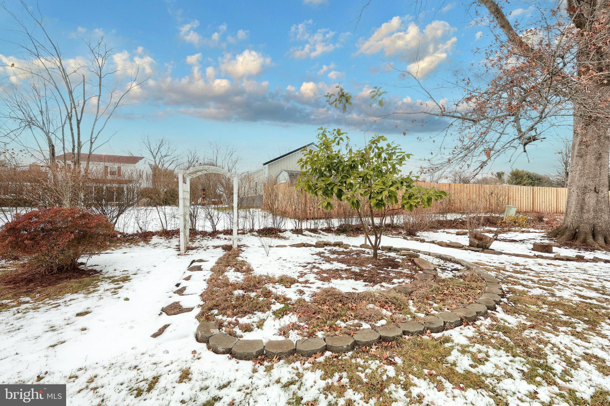 OUTDOOR COUNTRY CLUB WEST - Residential