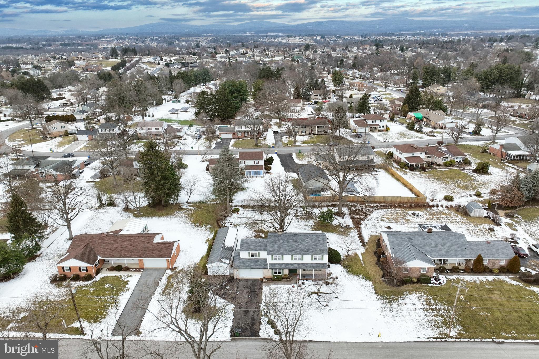 OUTDOOR COUNTRY CLUB WEST - Residential