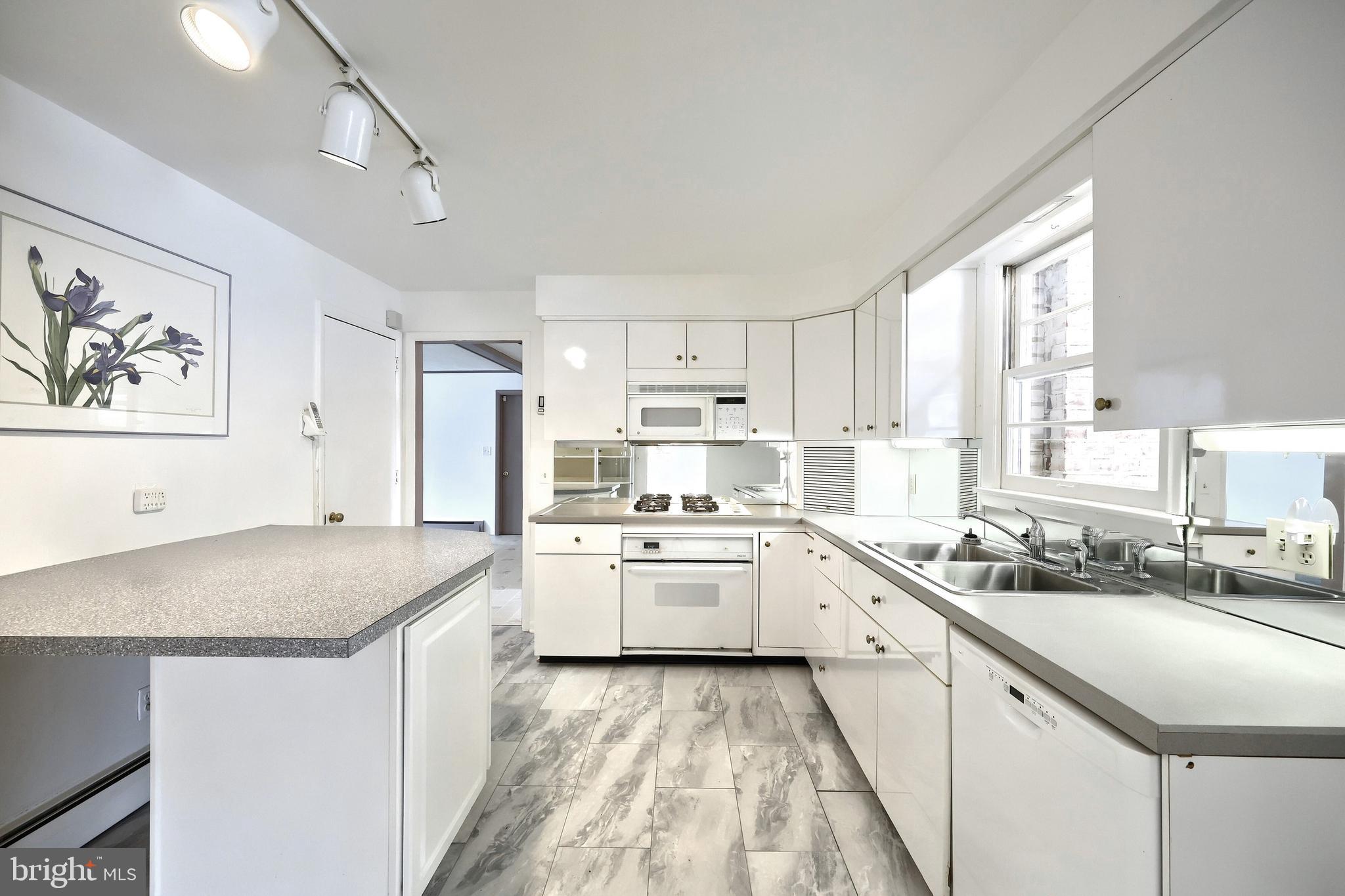 OUTDOOR COUNTRY CLUB WEST - Residential