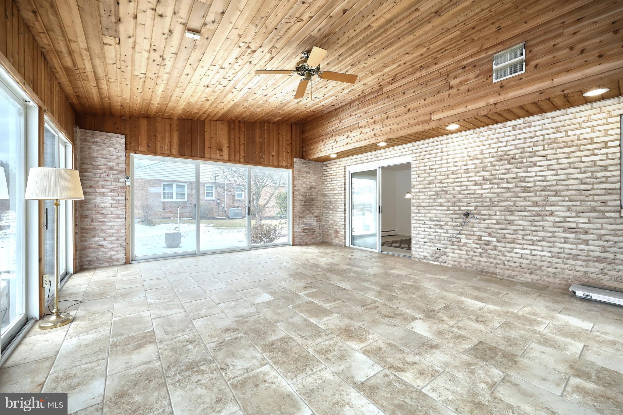 OUTDOOR COUNTRY CLUB WEST - Residential