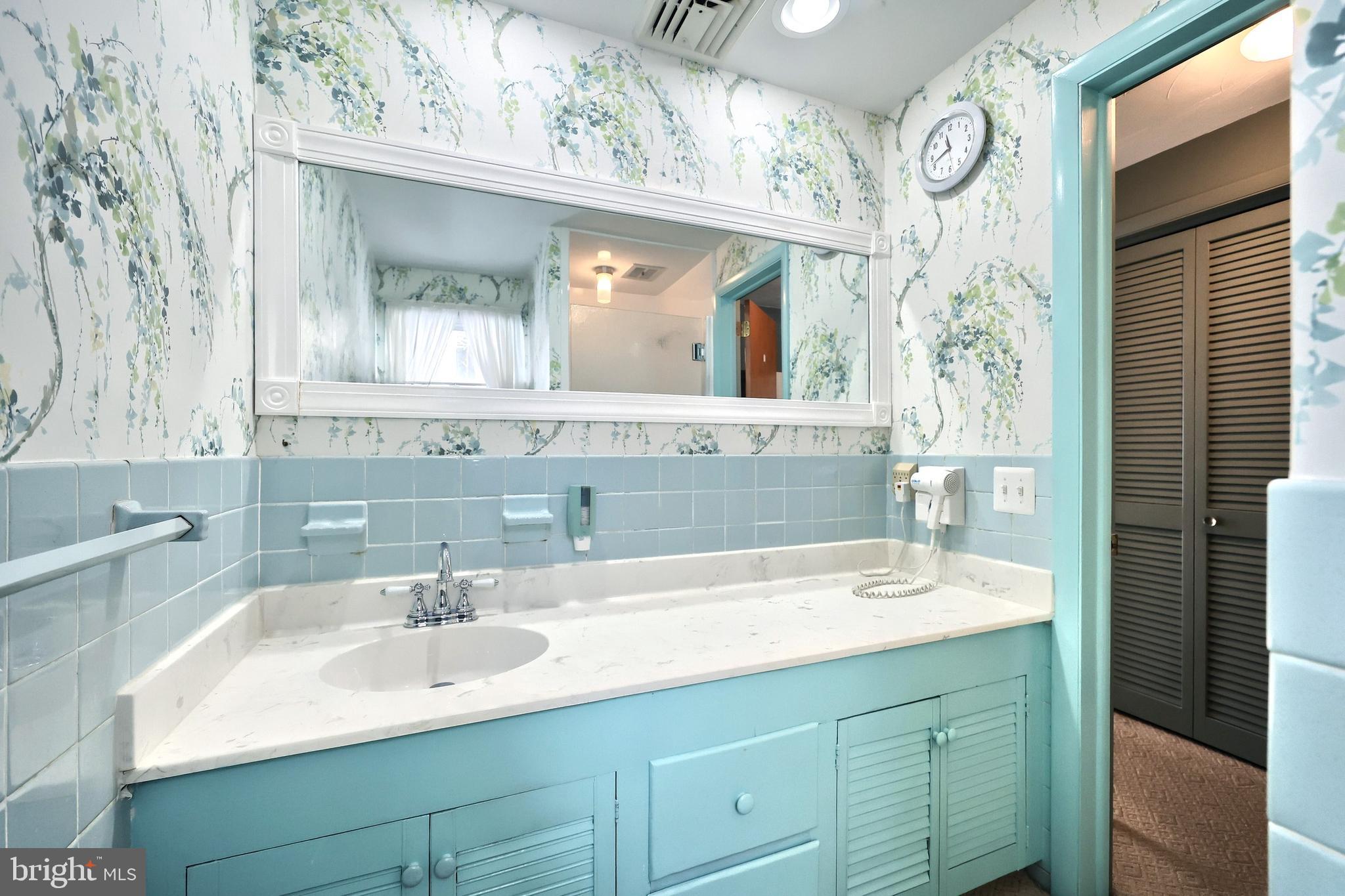 OUTDOOR COUNTRY CLUB WEST - Residential