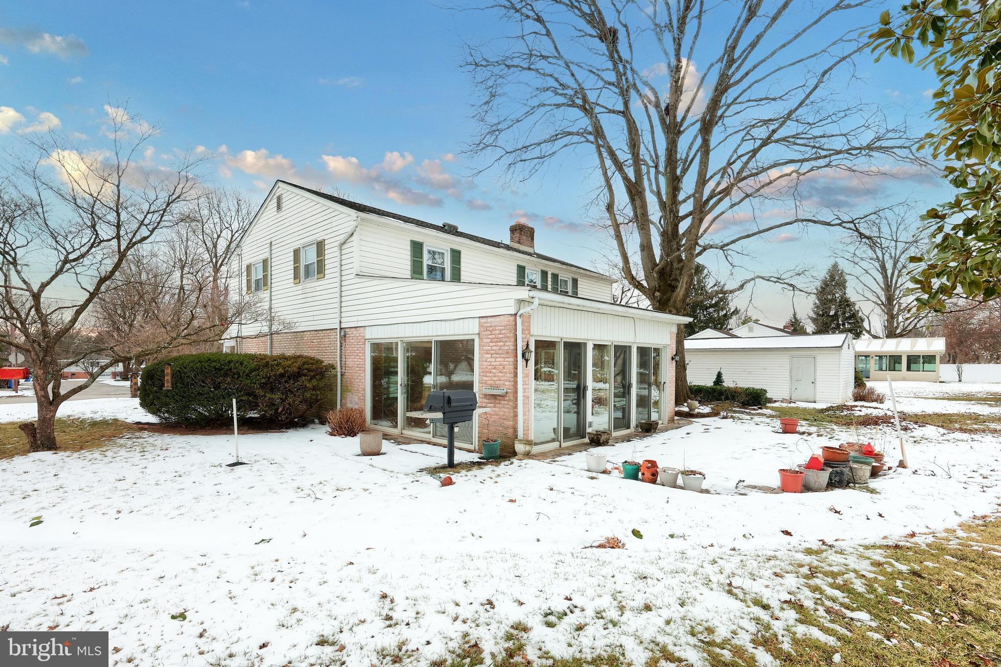 OUTDOOR COUNTRY CLUB WEST - Residential