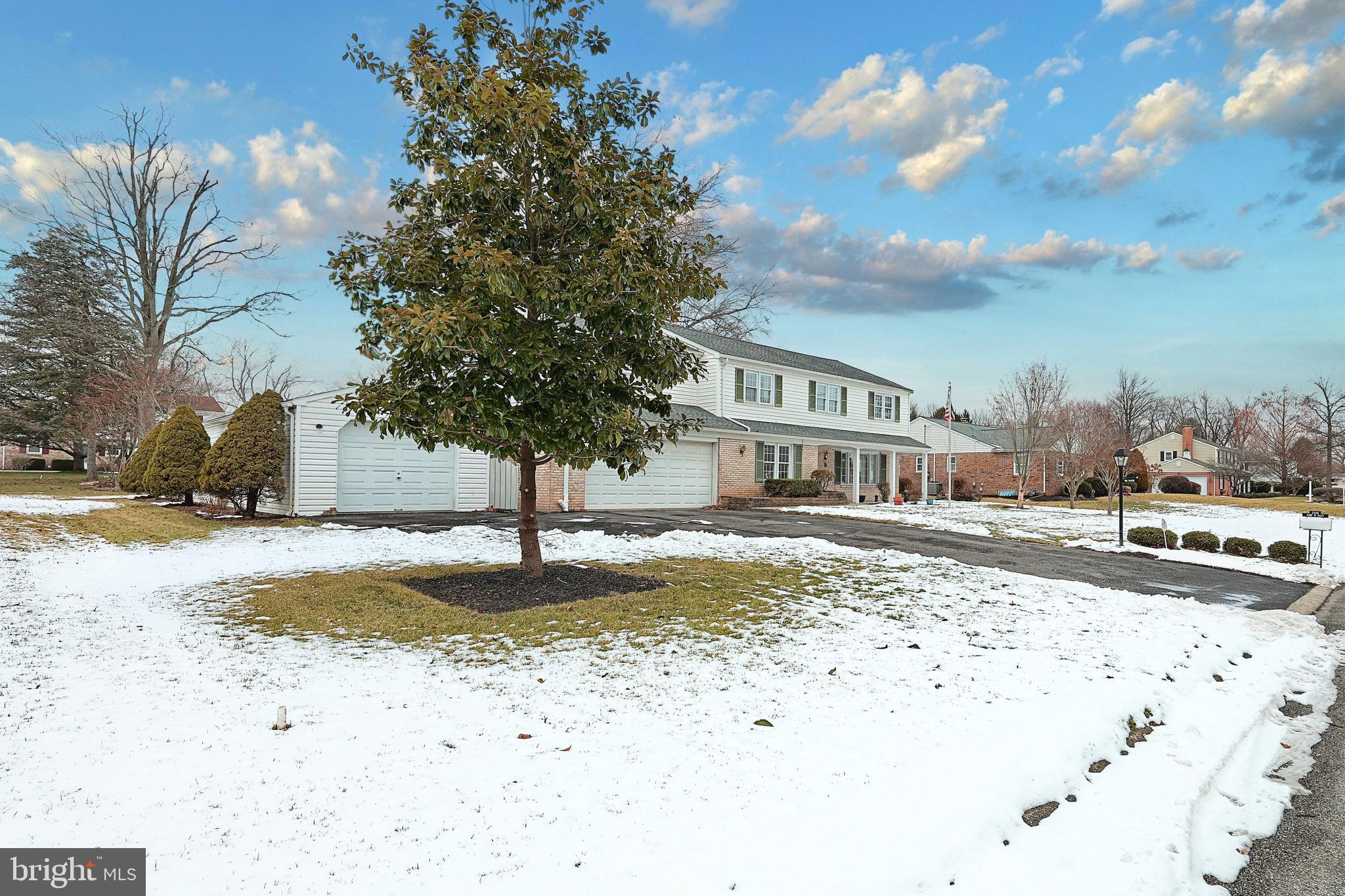 OUTDOOR COUNTRY CLUB WEST - Residential