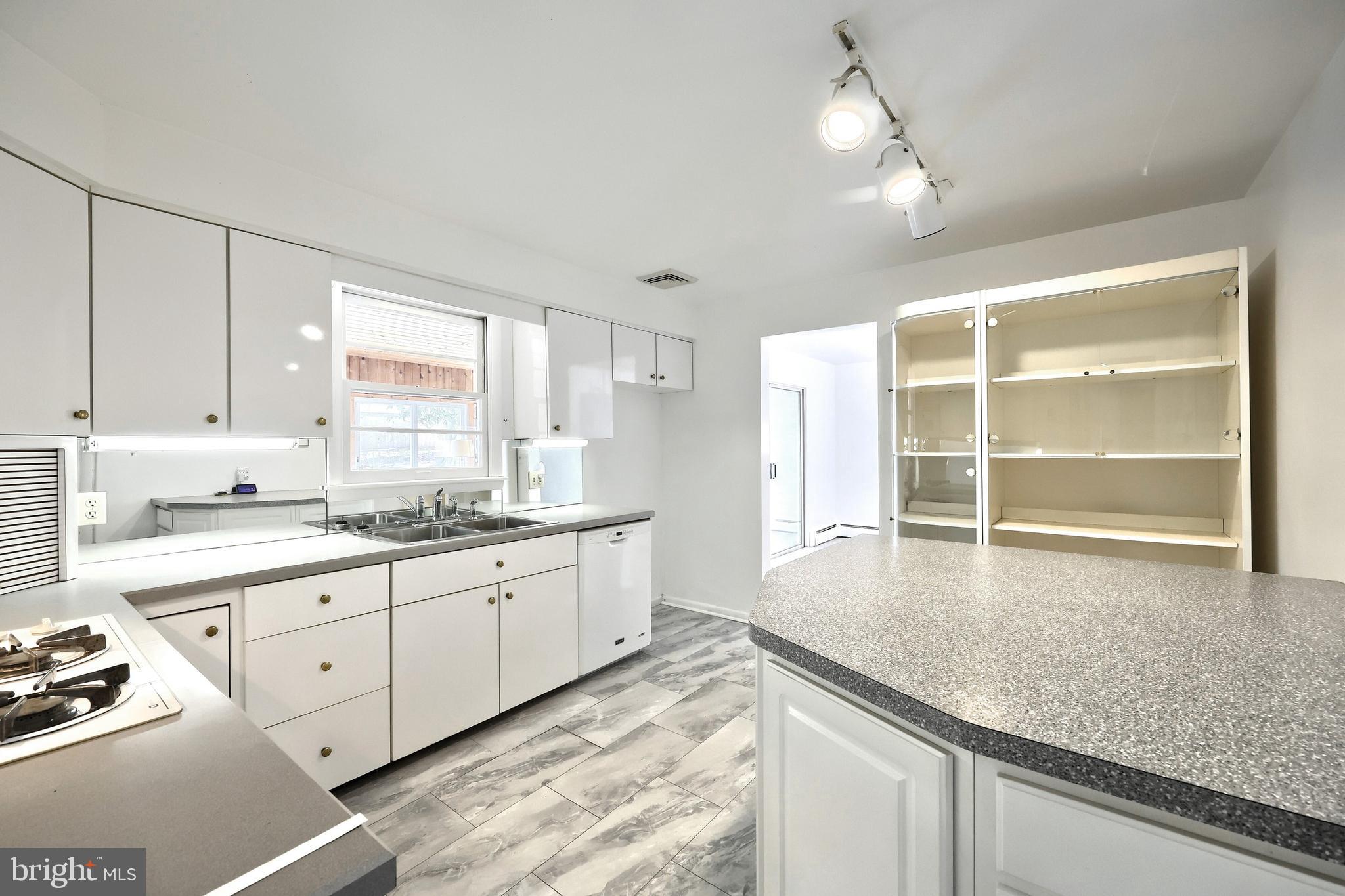 OUTDOOR COUNTRY CLUB WEST - Residential