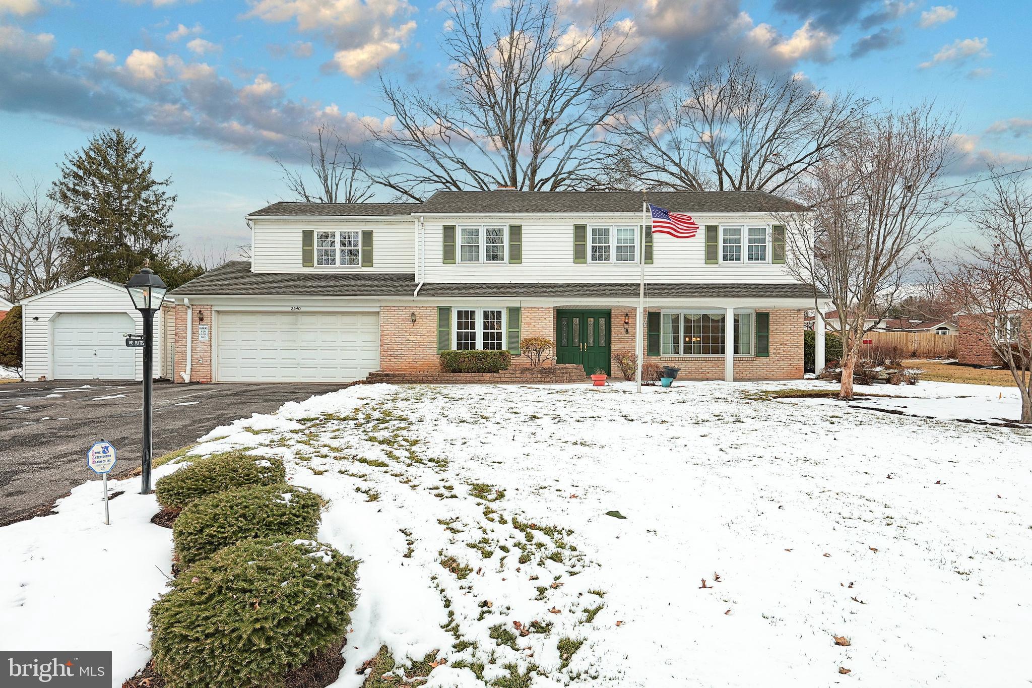 OUTDOOR COUNTRY CLUB WEST - Residential