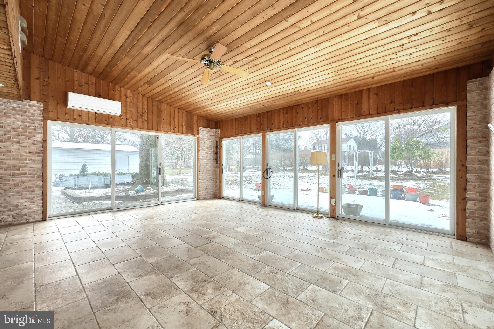 OUTDOOR COUNTRY CLUB WEST - Residential